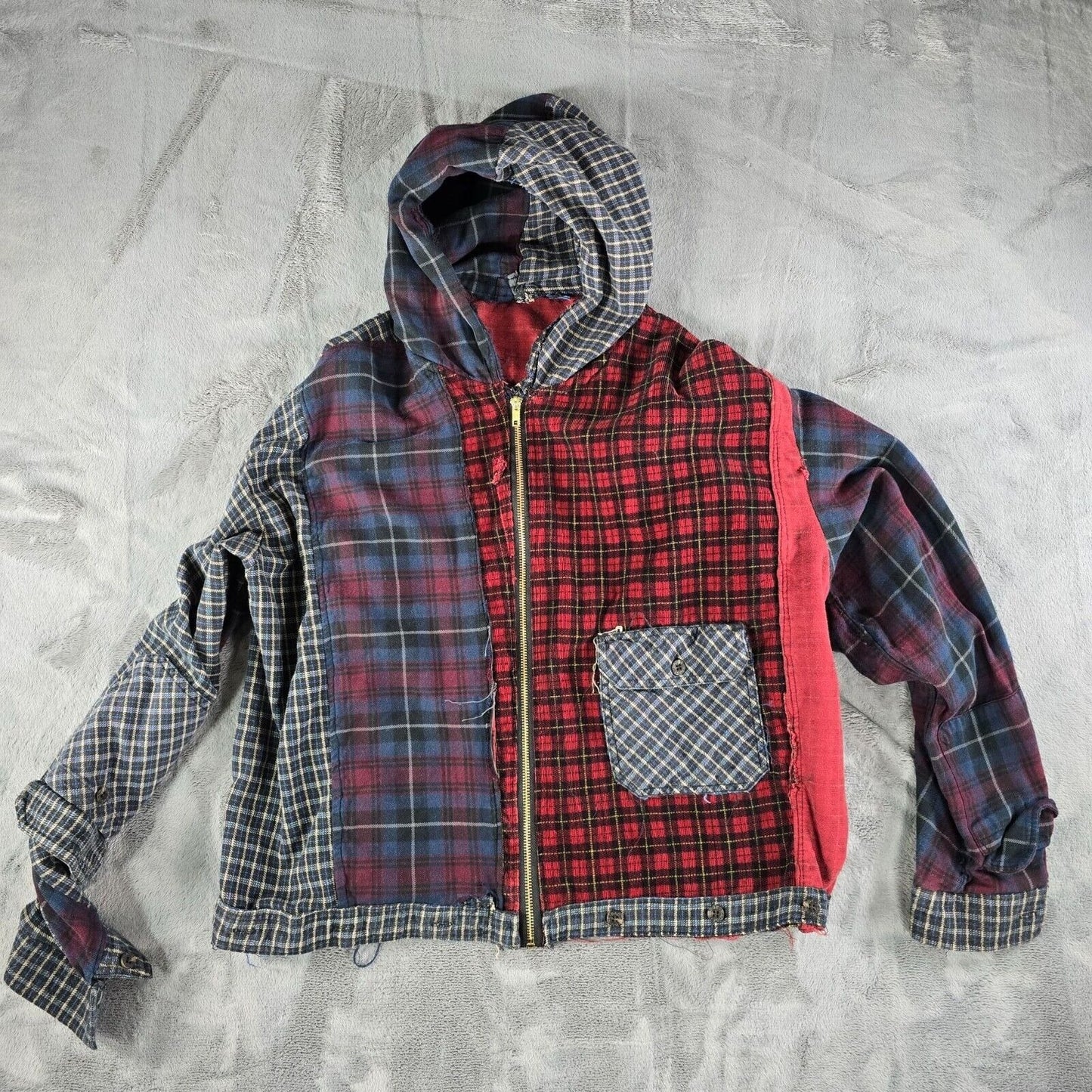 Vintage Thrashed 1990s Badge Patchwork Plaid Hooded Cropped Grunge Jacket (L)