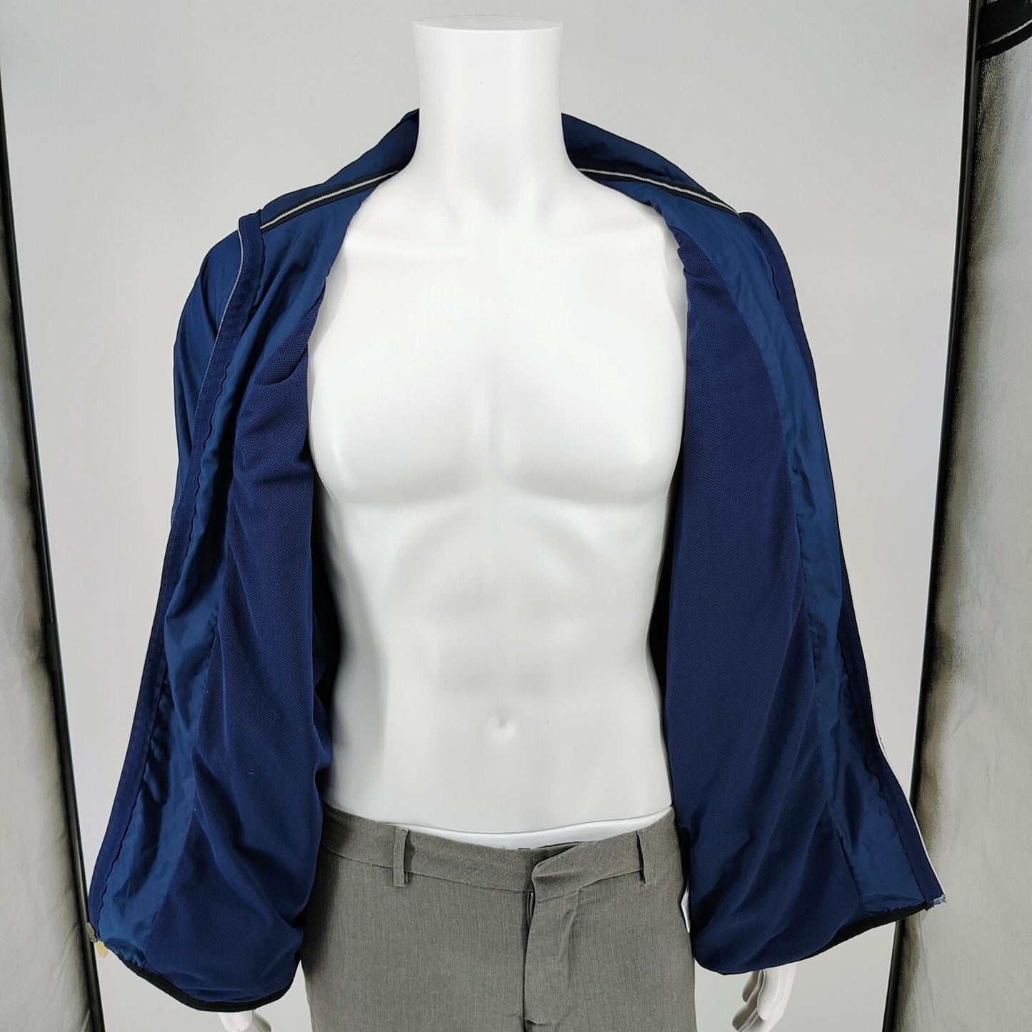 Nike Mens Blue Mesh-Lined Full-Zip Three Pocket Windbreaker Jacket (Medium)