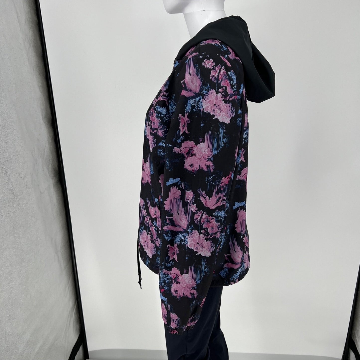 Vans Women's Mercy Black and Floral Reversible Hooded Jacket (Medium)