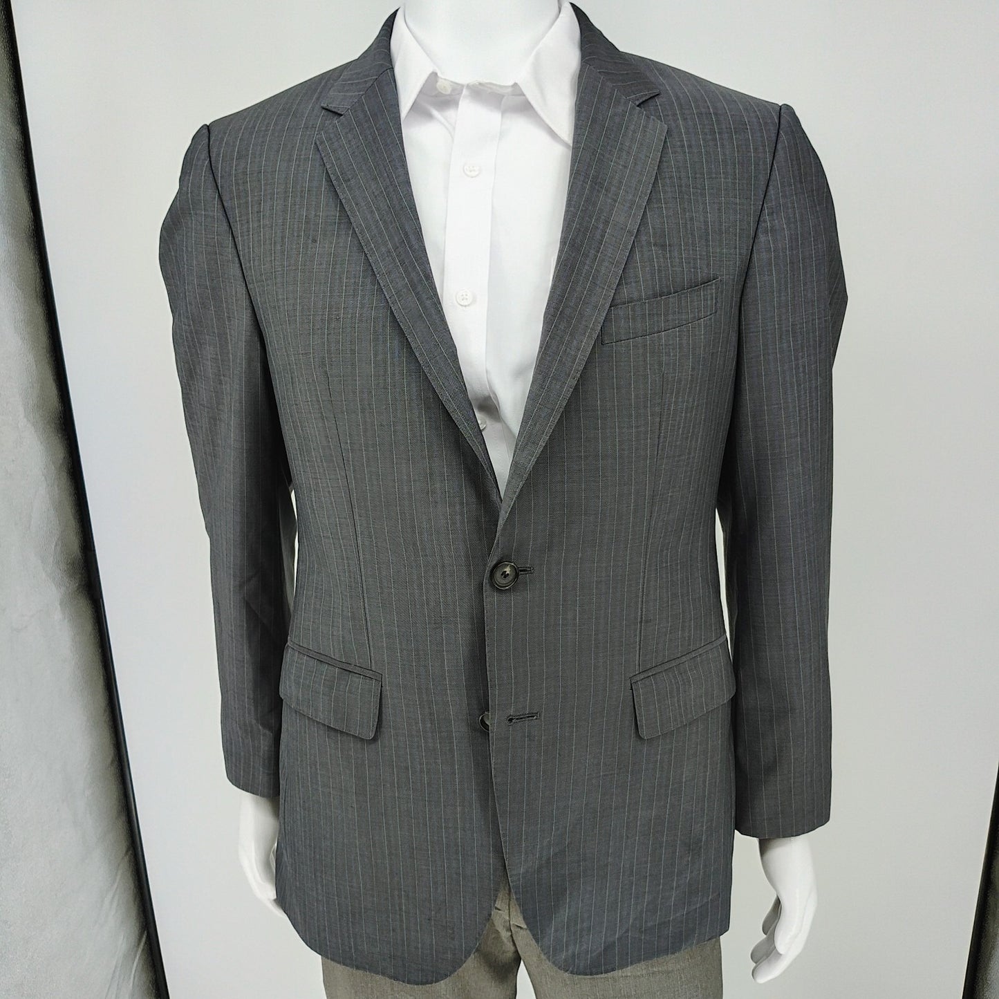 Boss Hugo Boss The James4/Sharp6 Gray with Blue Chalk Stripes Suit Jacket (38R)