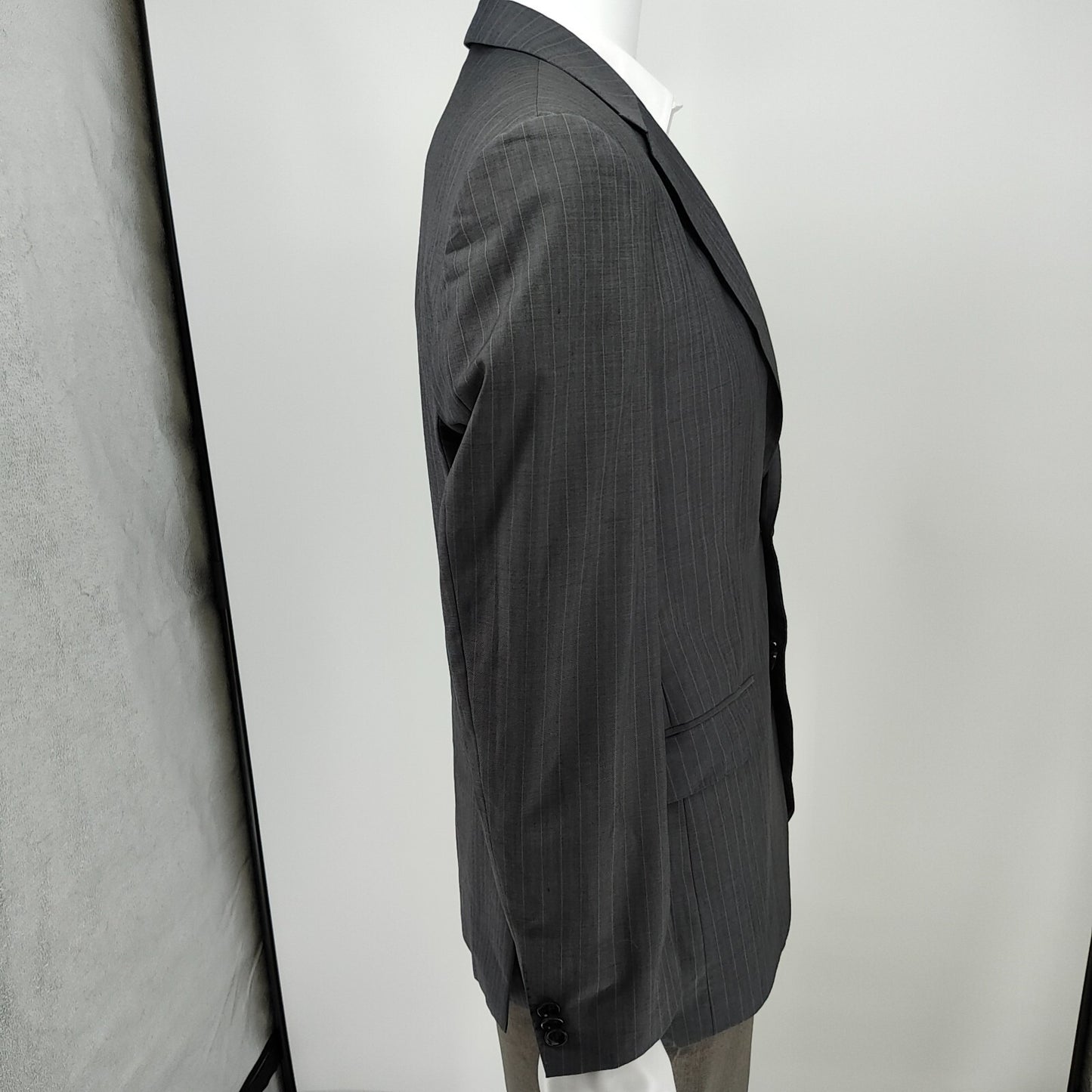 Boss Hugo Boss The James4/Sharp6 Gray with Blue Chalk Stripes Suit Jacket (38R)
