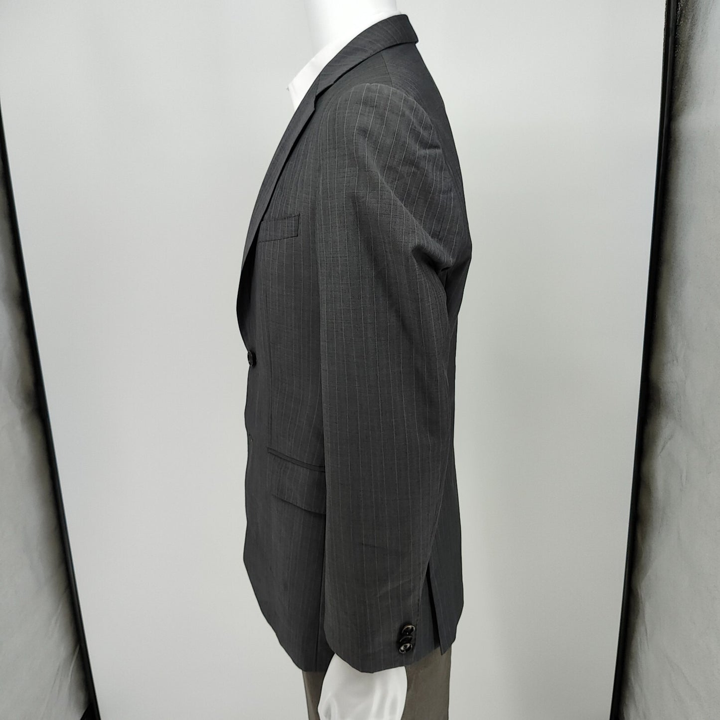 Boss Hugo Boss The James4/Sharp6 Gray with Blue Chalk Stripes Suit Jacket (38R)