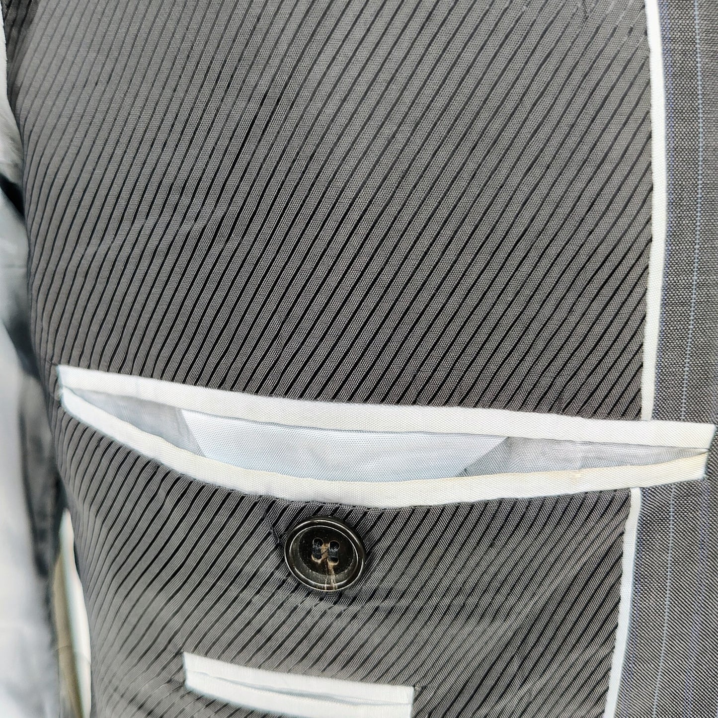 Boss Hugo Boss The James4/Sharp6 Gray with Blue Chalk Stripes Suit Jacket (38R)