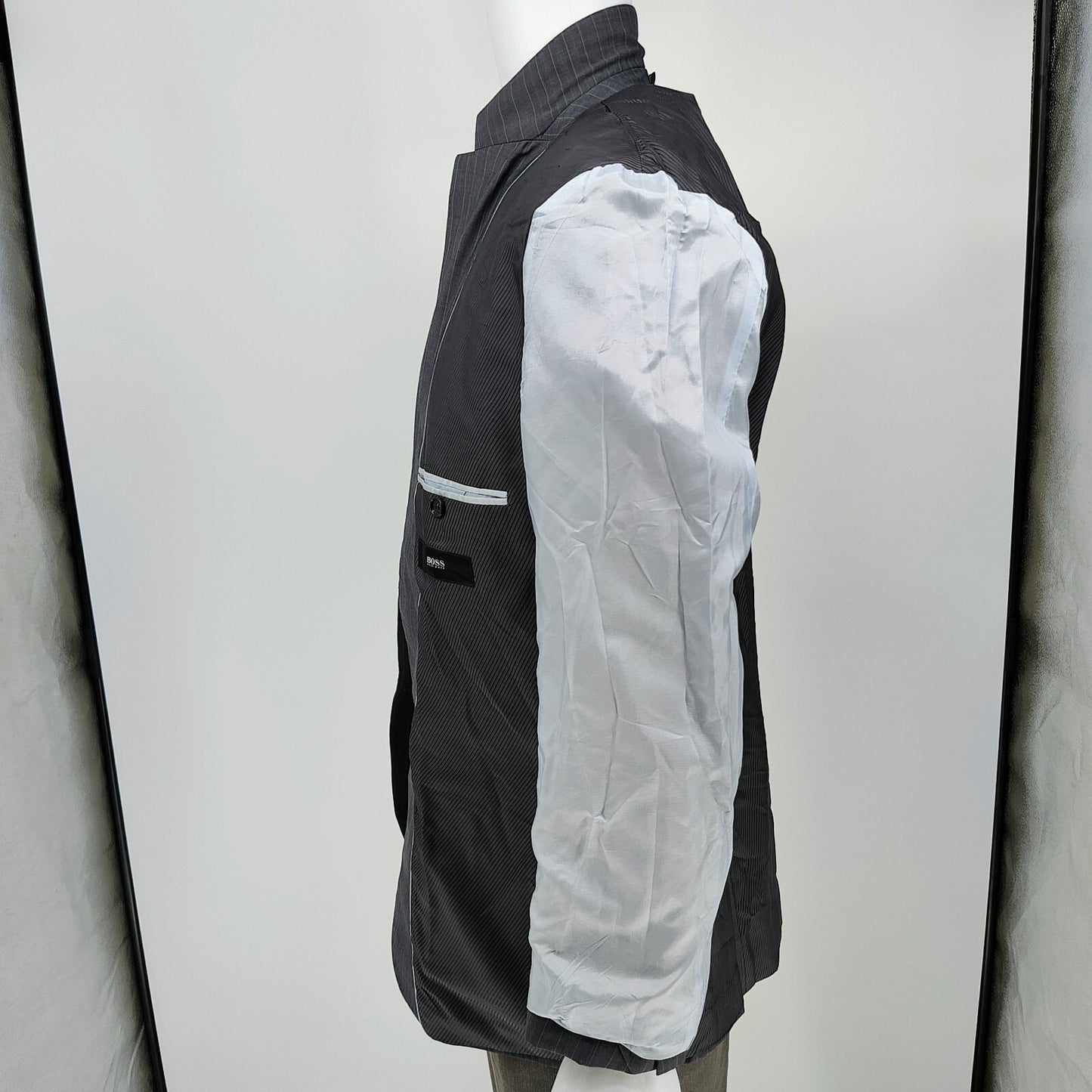 Boss Hugo Boss The James4/Sharp6 Gray with Blue Chalk Stripes Suit Jacket (38R)