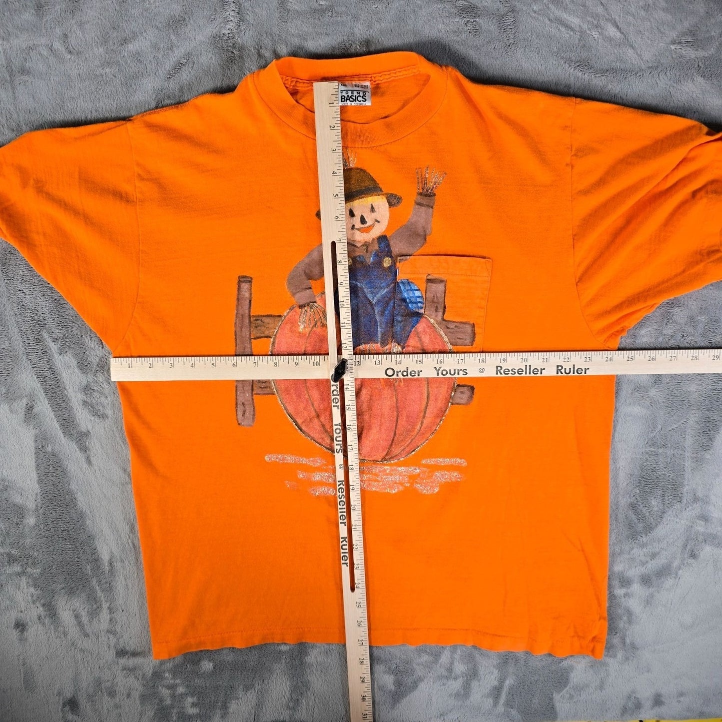 Vintage 1990s Orange Scarecrow & Pumpkin Fall/Halloween Pocket T-Shirt (XL/XXL)