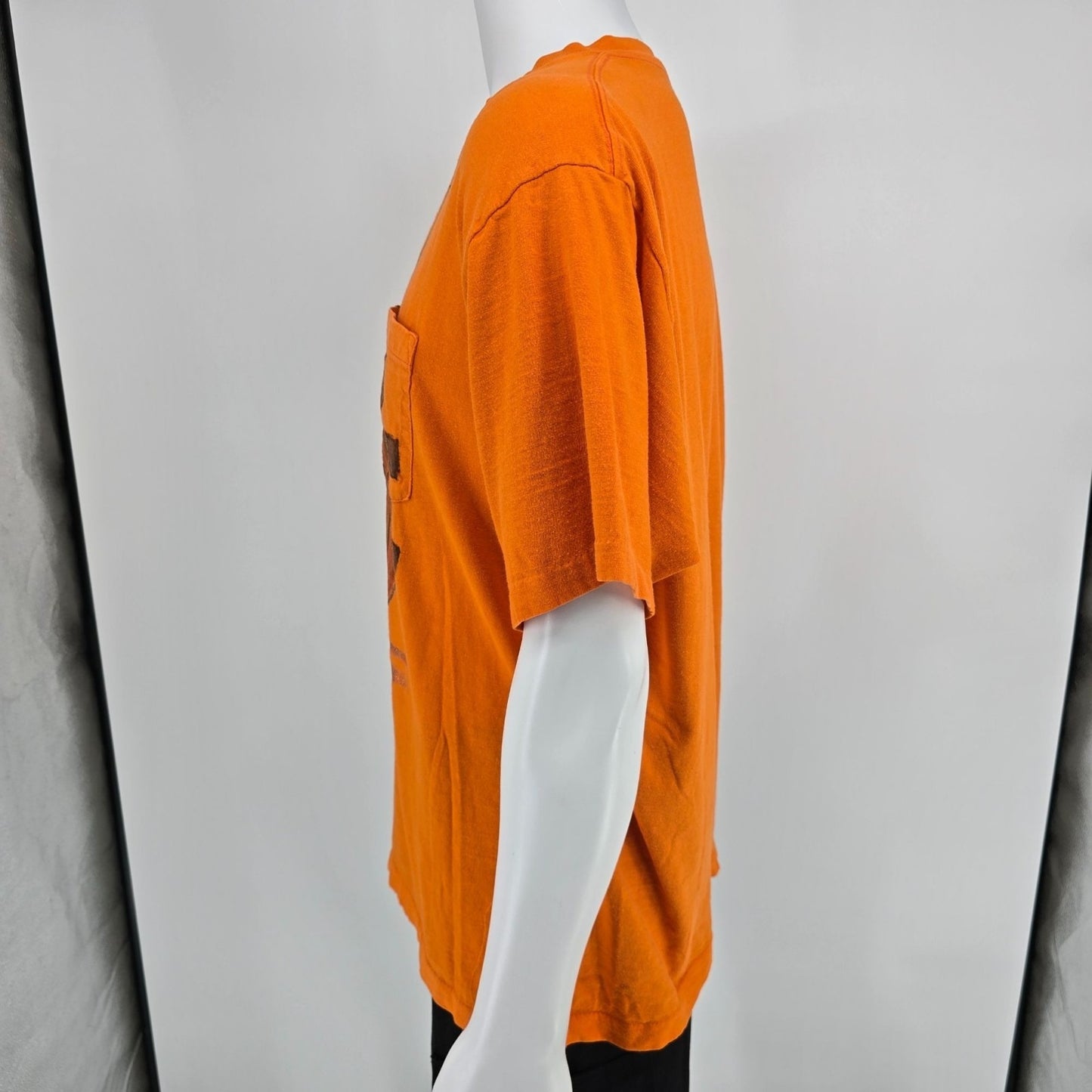 Vintage 1990s Orange Scarecrow & Pumpkin Fall/Halloween Pocket T-Shirt (XL/XXL)