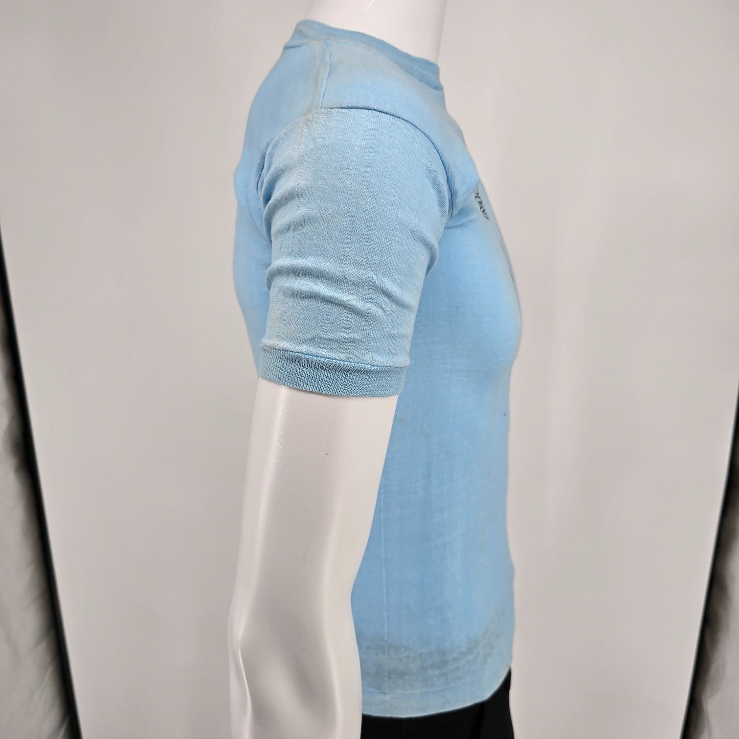 Distressed Vintage 1970s Mork and Mindy Nesbit Chasbit Na-Nu Na-Nu T-Shirt (XS)