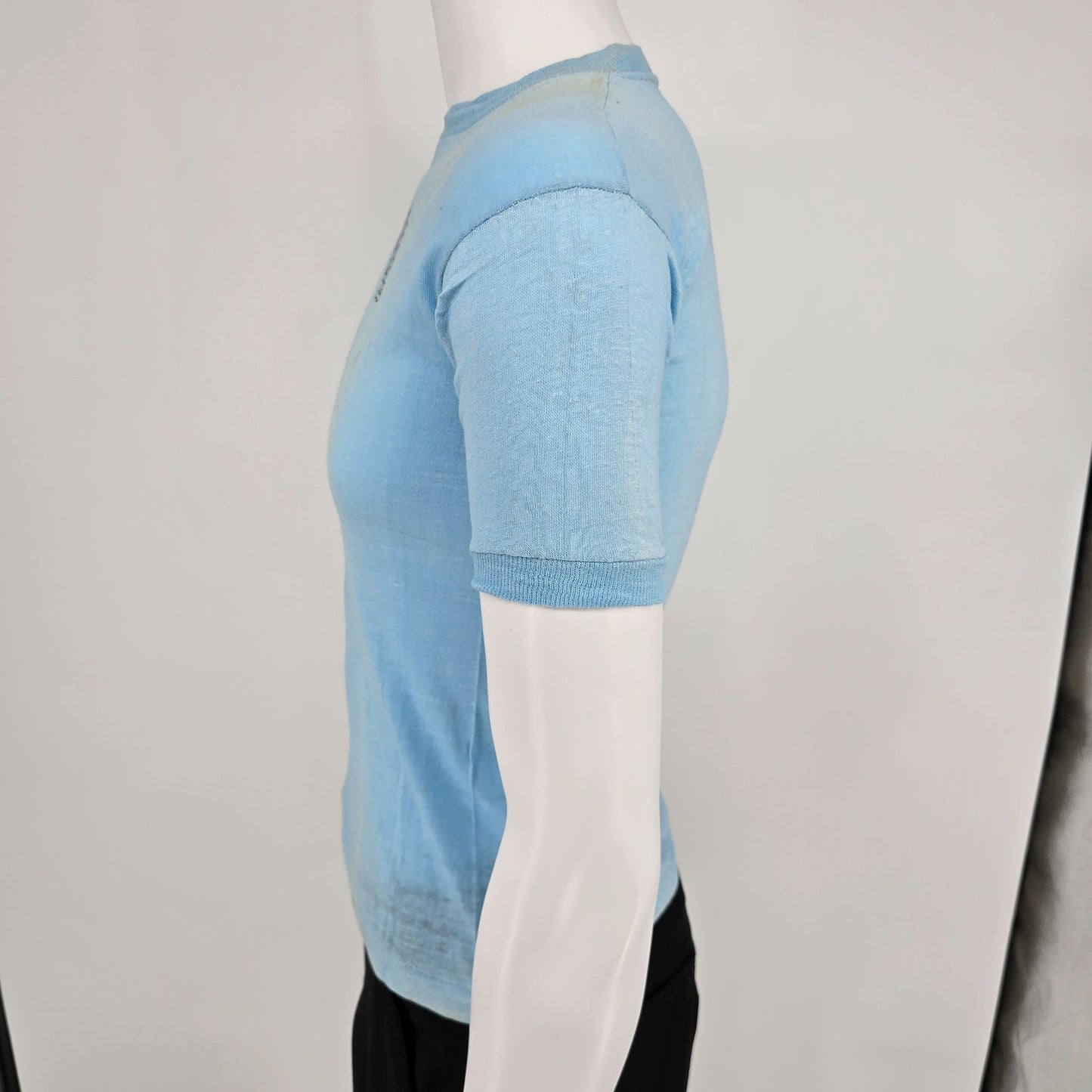 Distressed Vintage 1970s Mork and Mindy Nesbit Chasbit Na-Nu Na-Nu T-Shirt (XS)