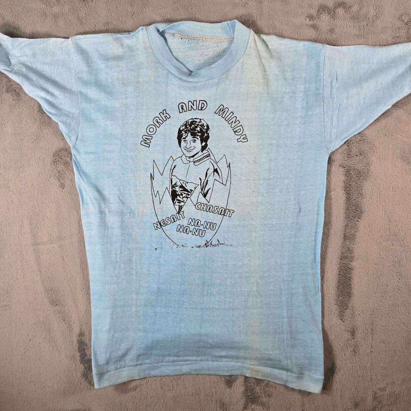 Distressed Vintage 1970s Mork and Mindy Nesbit Chasbit Na-Nu Na-Nu T-Shirt (XS)
