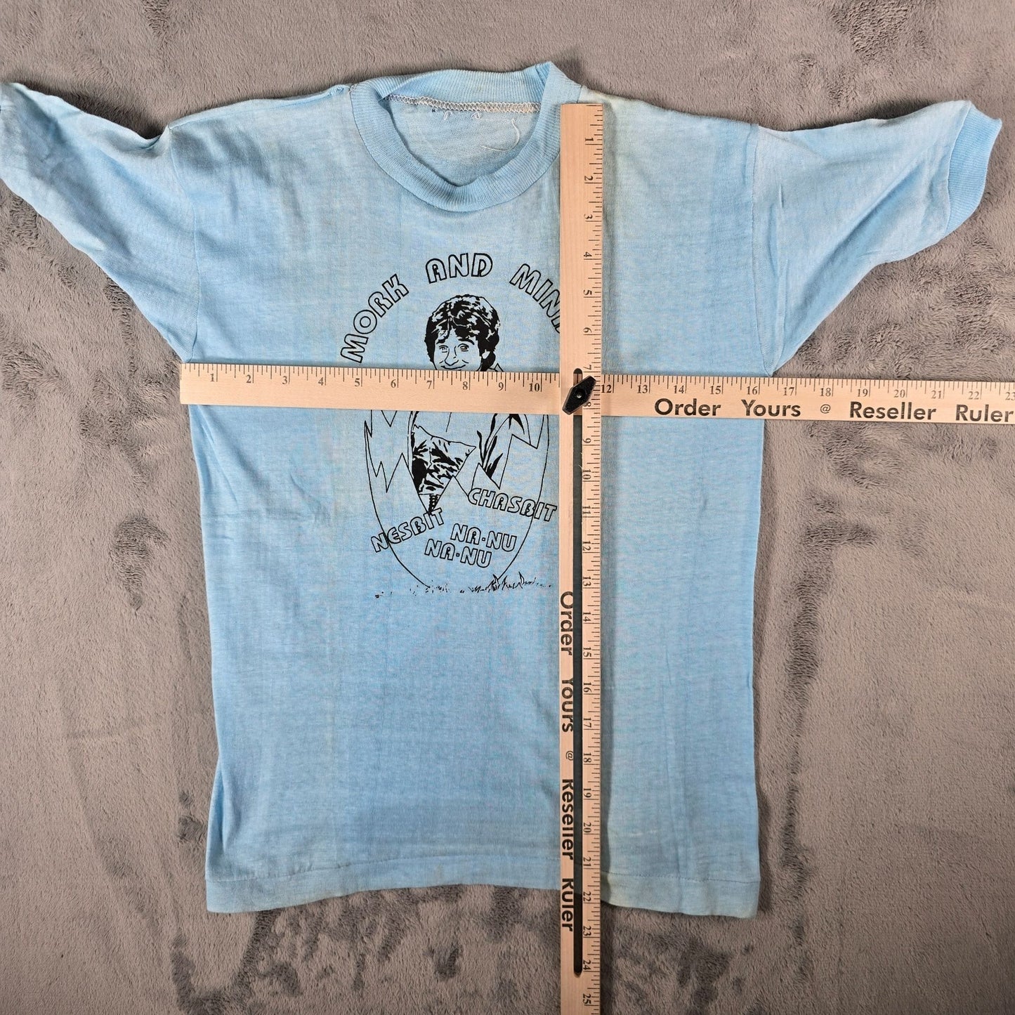 Distressed Vintage 1970s Mork and Mindy Nesbit Chasbit Na-Nu Na-Nu T-Shirt (XS)