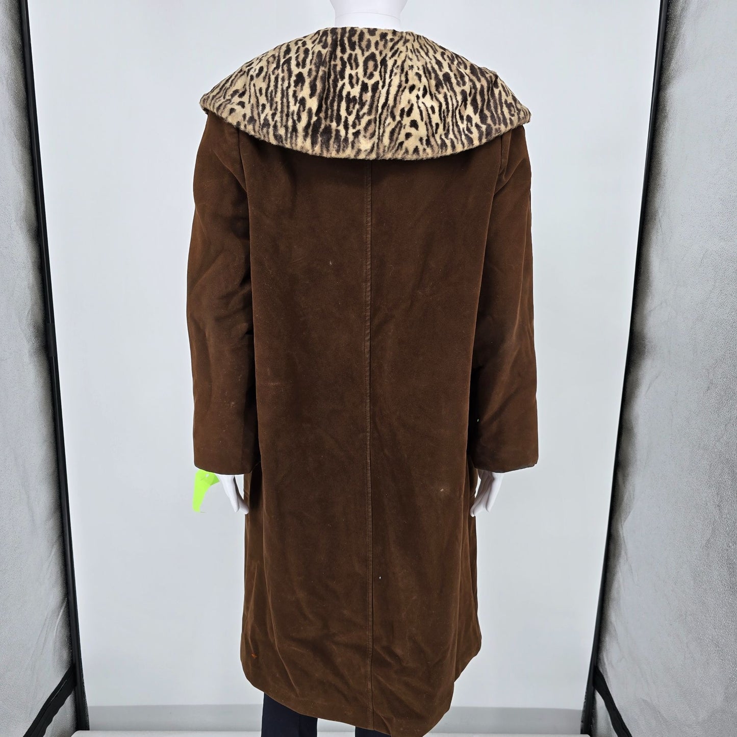 Vintage 1960s Brown Velveteen Coat w/ Leopard Print Faux Fur Lining (L) *Fair