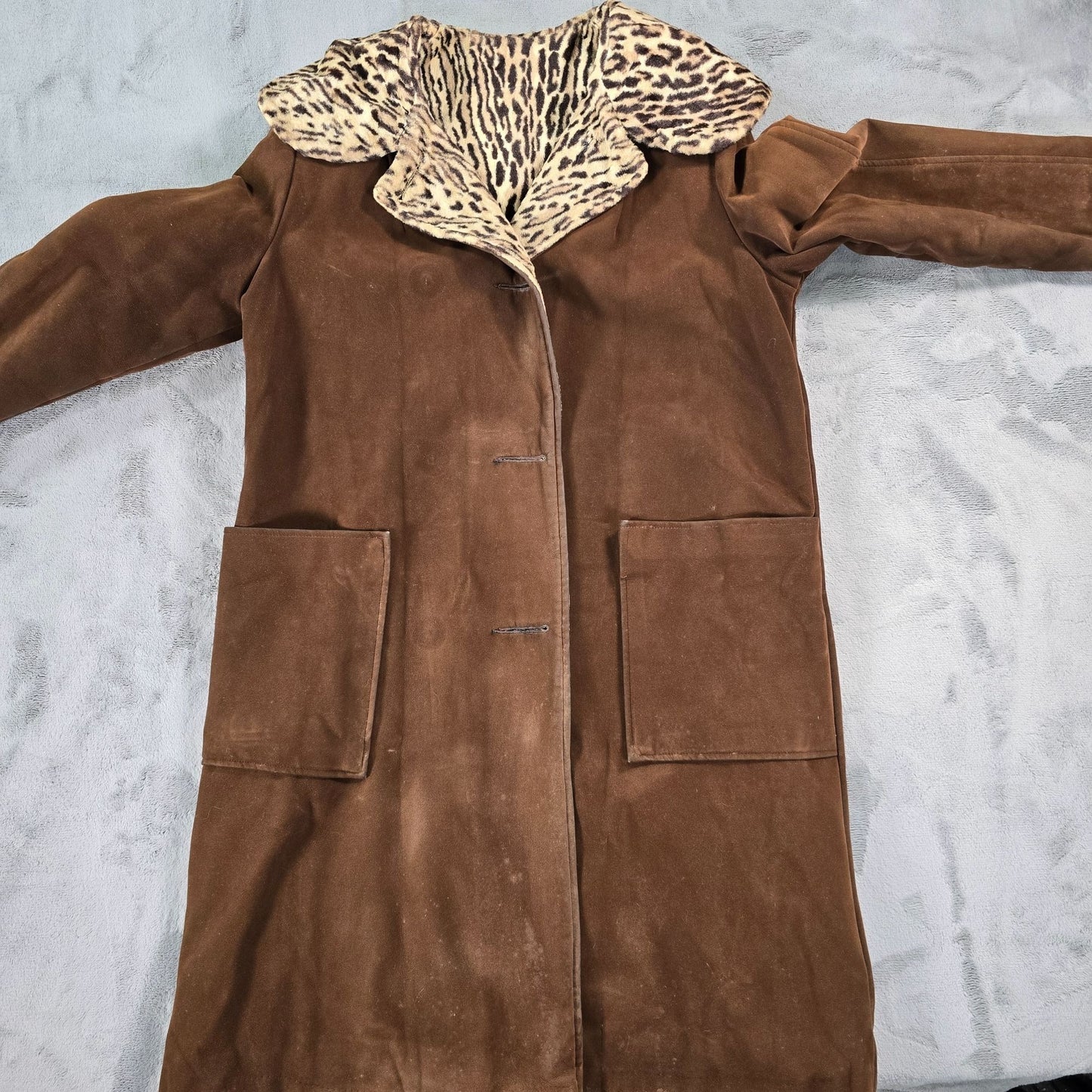 Vintage 1960s Brown Velveteen Coat w/ Leopard Print Faux Fur Lining (L) *Fair