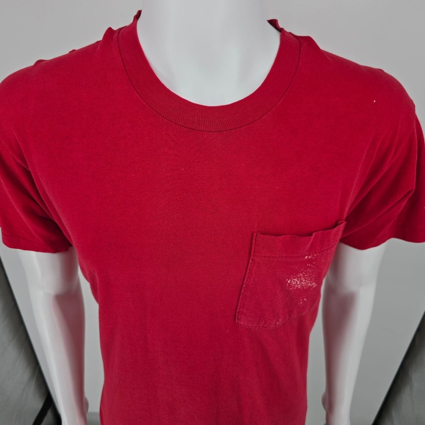 Vintage Distressed 1970s Single Stitch Blank Red Selvedge Pocket T-Shirt (M/L)
