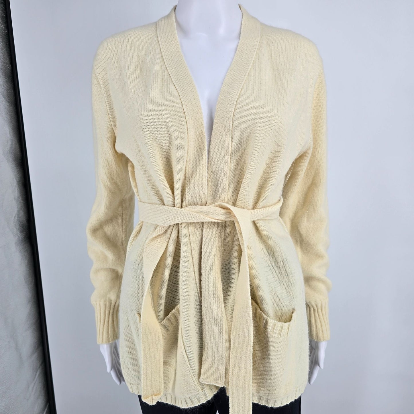 Vintage 1970s Unbranded Cream Knit Open-Front Belted Cardigan Sweater (L)