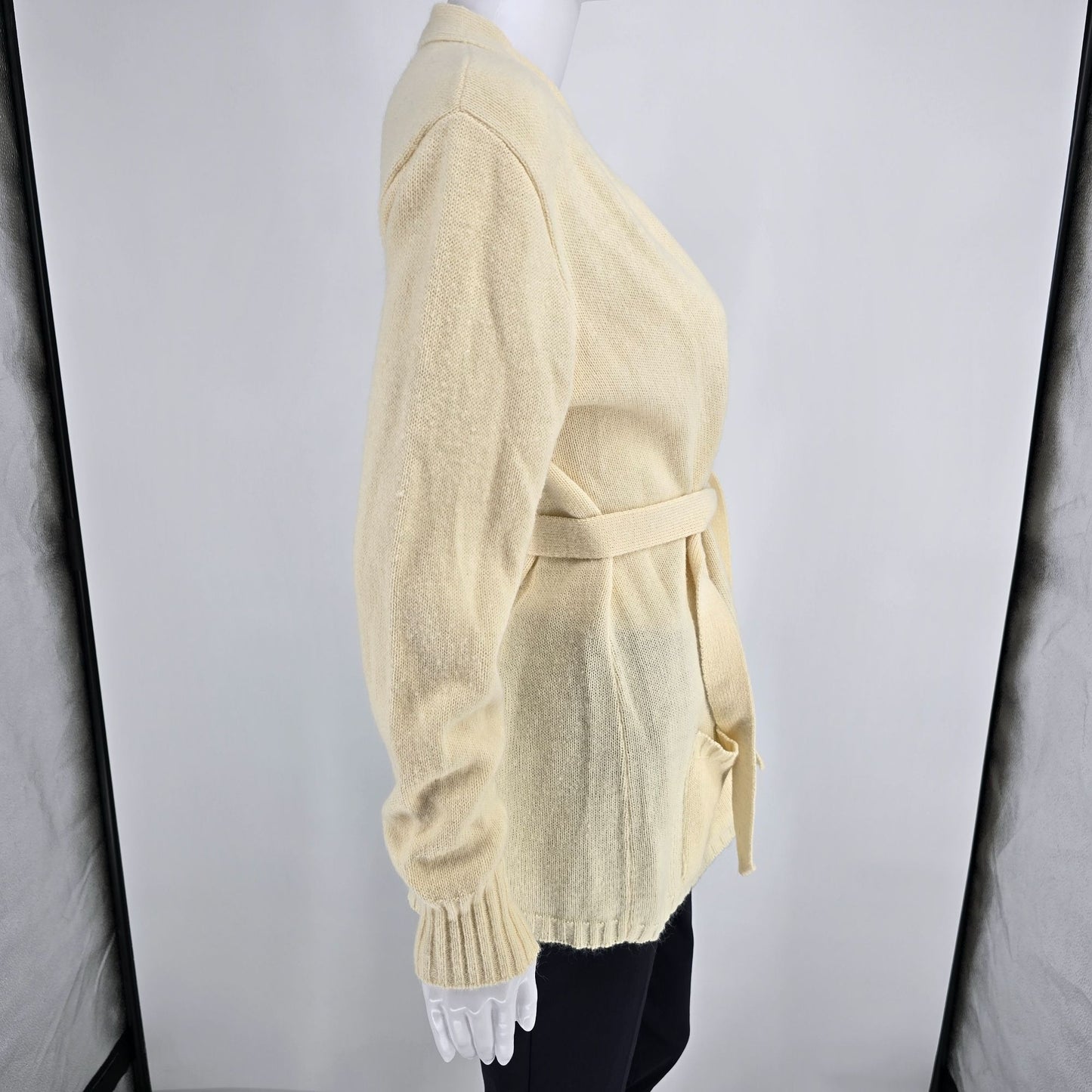 Vintage 1970s Unbranded Cream Knit Open-Front Belted Cardigan Sweater (L)