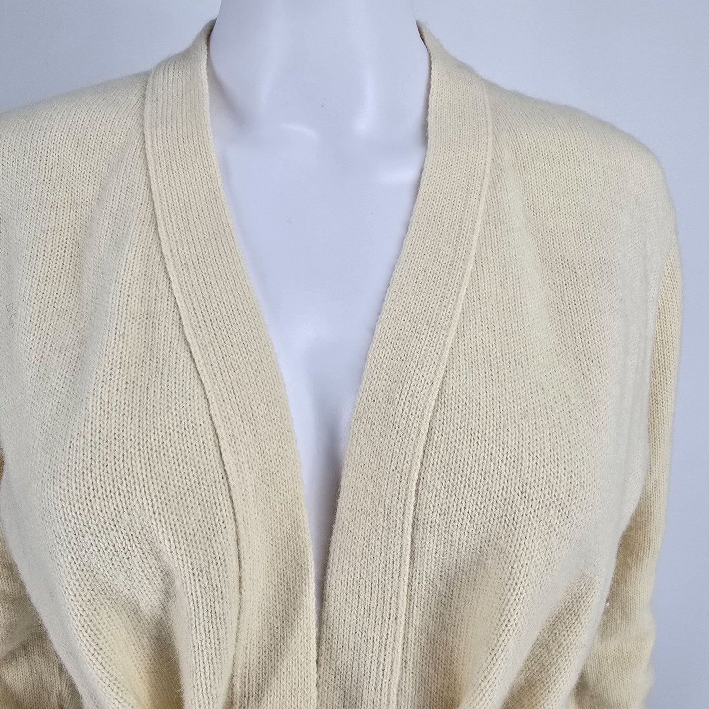 Vintage 1970s Unbranded Cream Knit Open-Front Belted Cardigan Sweater (L)