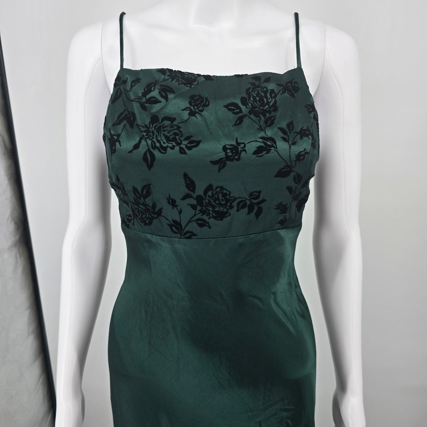 Vintage 1990s Maurices Green Satin Flocked Rose Whimsigoth Prom Dress (0/XS)