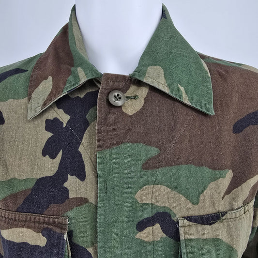 Vintage 1982 U.S. Army Woodland BDU Camouflage Combat Jacket (Small Short)