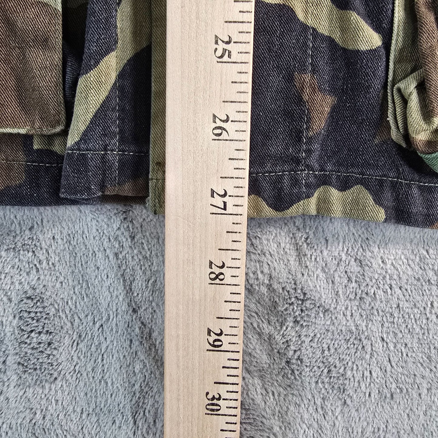 Vintage 1982 U.S. Army Woodland BDU Camouflage Combat Jacket (Small Short)