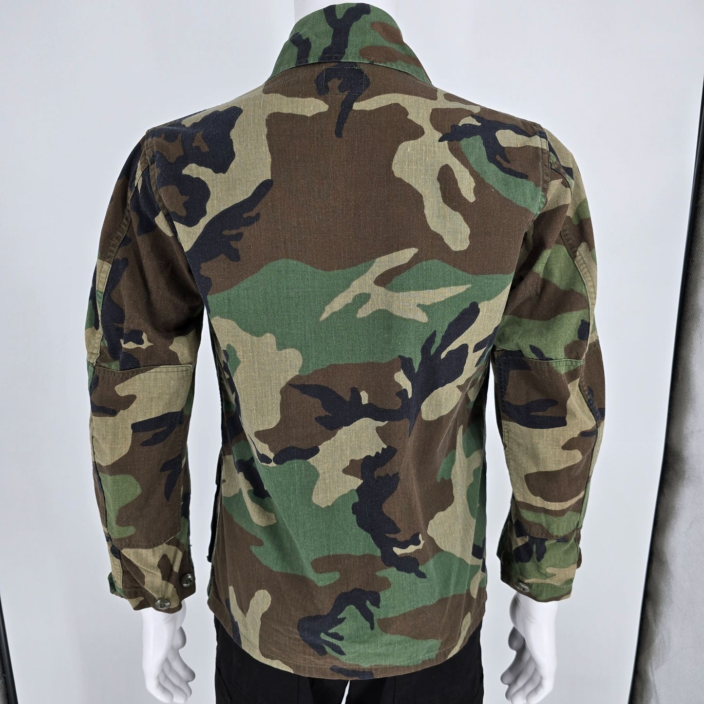 Vintage 1982 U.S. Army Woodland BDU Camouflage Combat Jacket (Small Short)