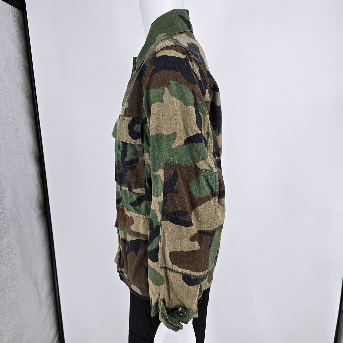 Vintage 1982 U.S. Army Woodland BDU Camouflage Combat Jacket (Small Short)