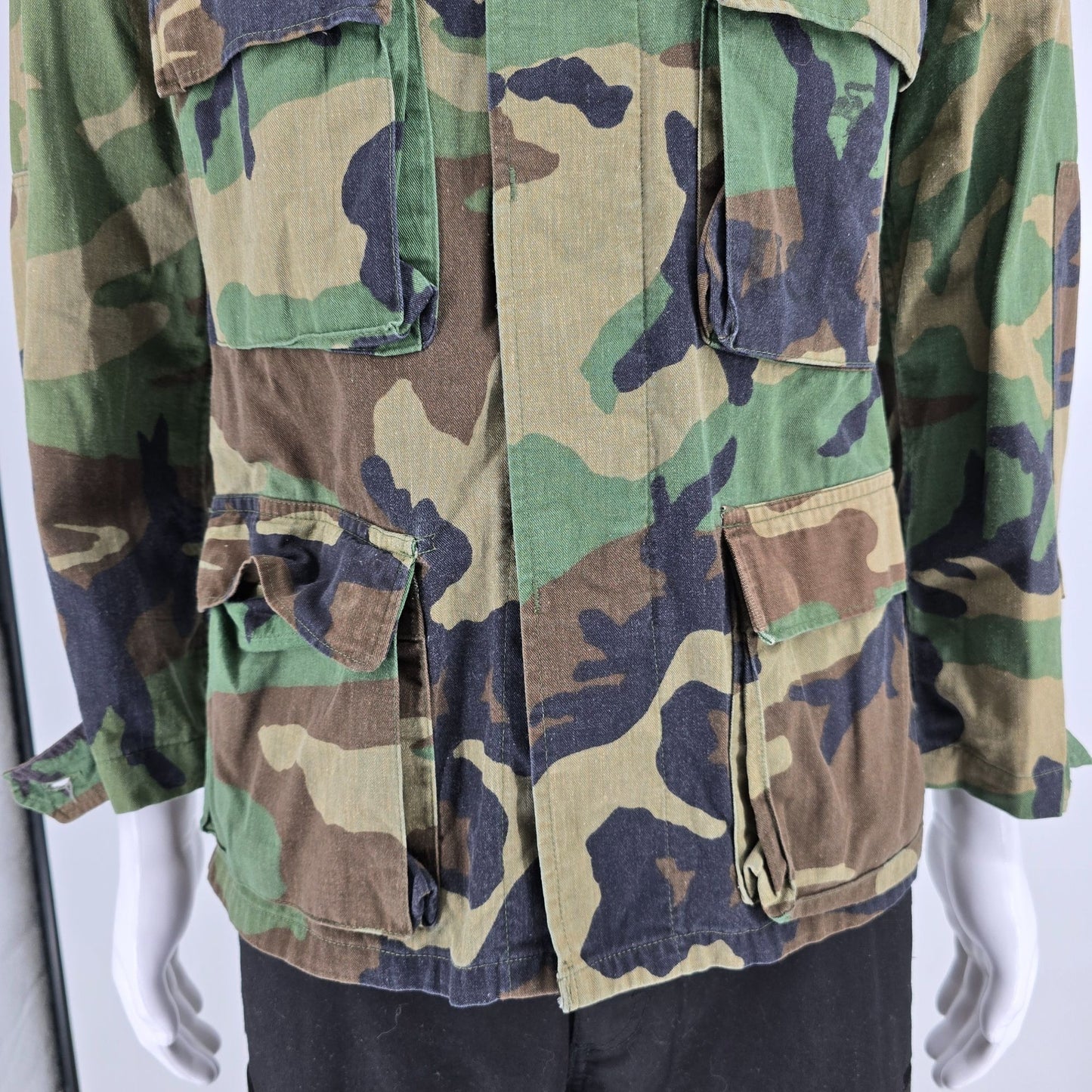 Vintage 1982 U.S. Army Woodland BDU Camouflage Combat Jacket (Small Short)