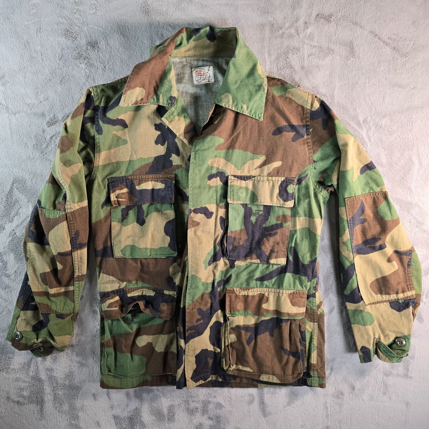 Vintage 1982 U.S. Army Woodland BDU Camouflage Combat Jacket (Small Short)