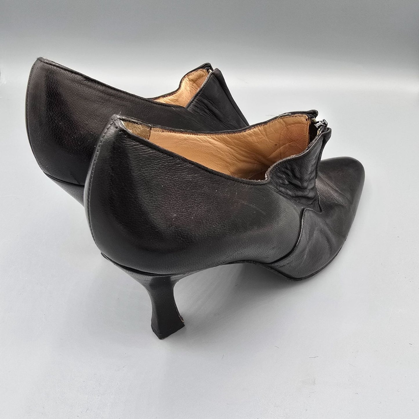 Vintage 1980s Maud Frizon Paris Black Leather Zip-Front Ankle Pumps (7.5B)