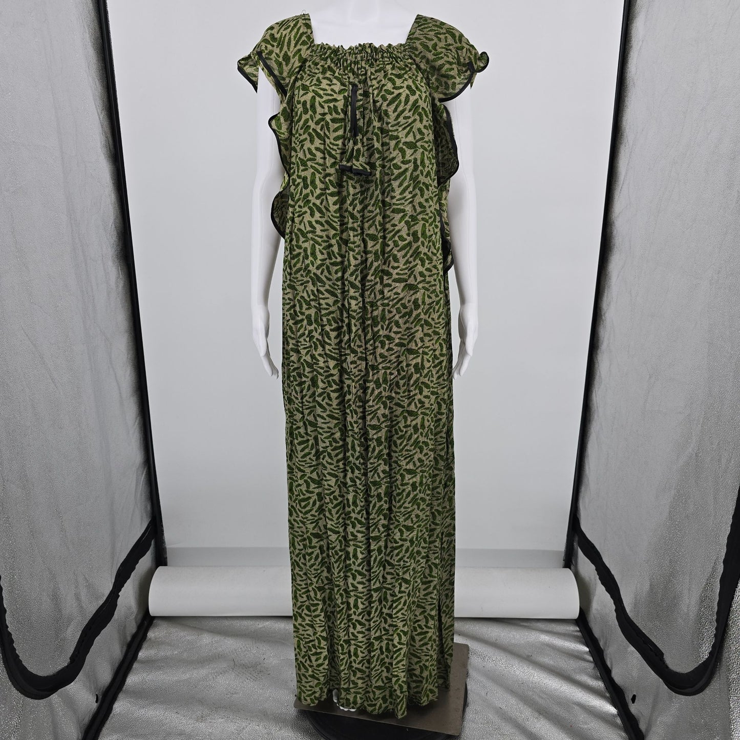 Vintage 1970s Green Leaf Print Cape Sleeve Floor Length Peasant Maxi Dress (M/L)