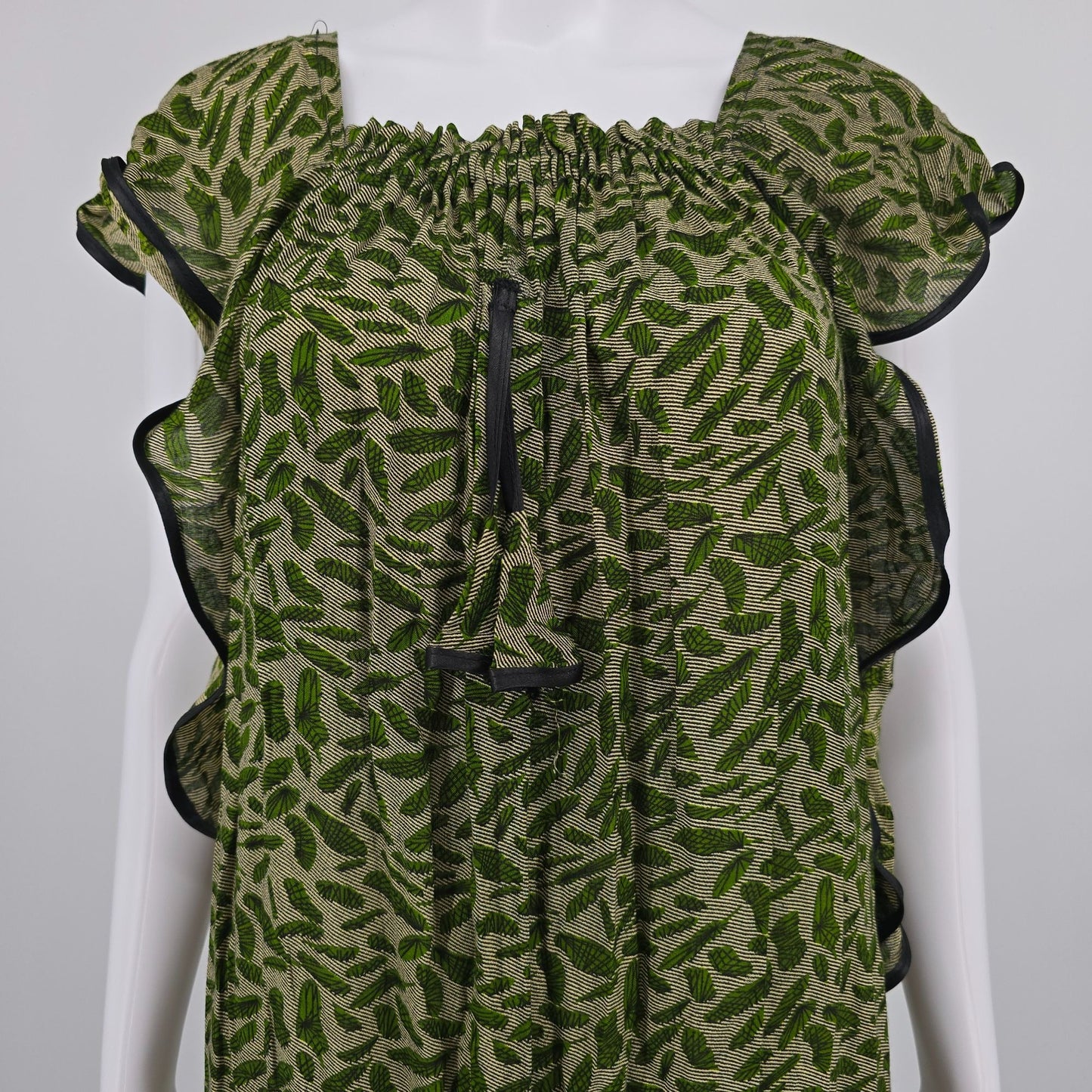 Vintage 1970s Green Leaf Print Cape Sleeve Floor Length Peasant Maxi Dress (M/L)