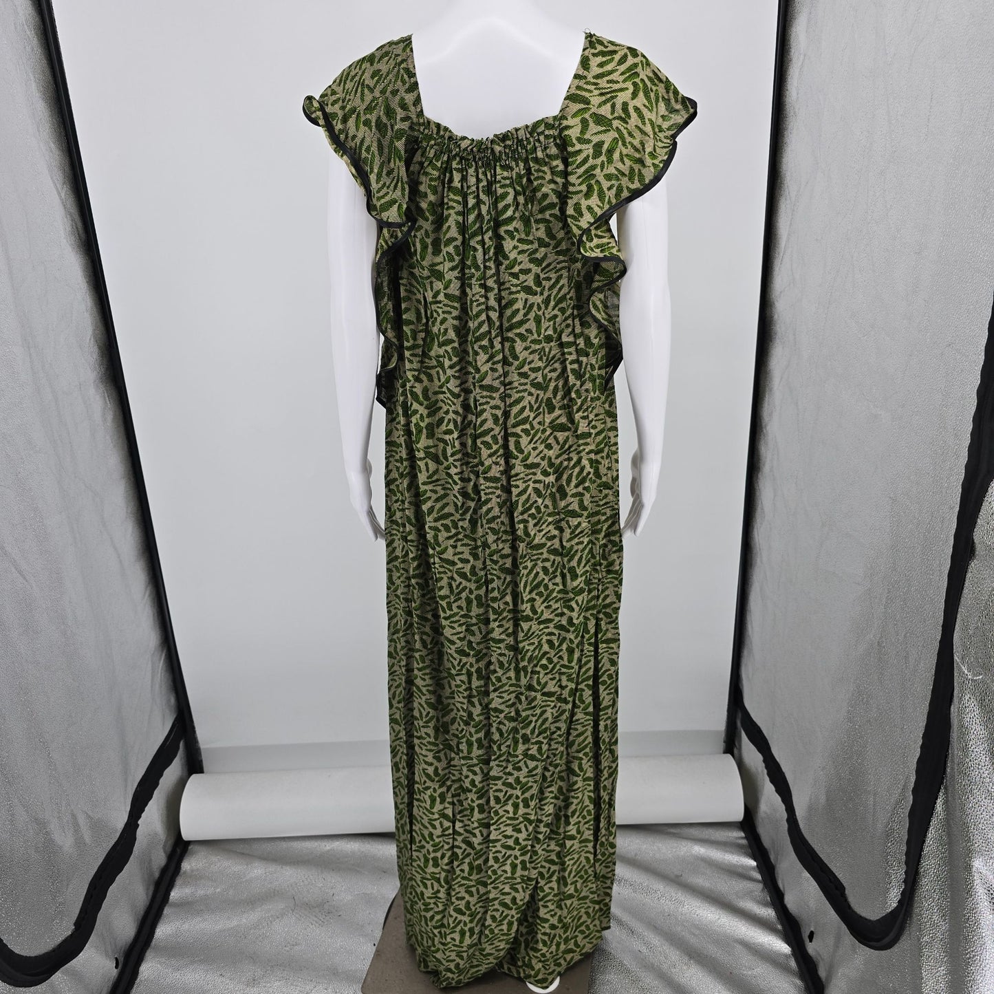 Vintage 1970s Green Leaf Print Cape Sleeve Floor Length Peasant Maxi Dress (M/L)