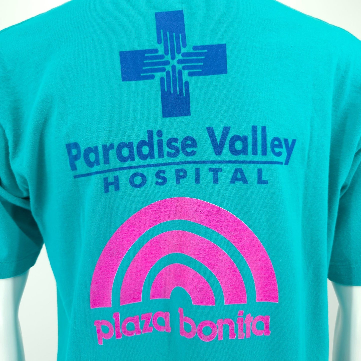Vintage 1990s Paradise Valley Hospital Plaza Bonita Club Walker T-Shirt (M/L)