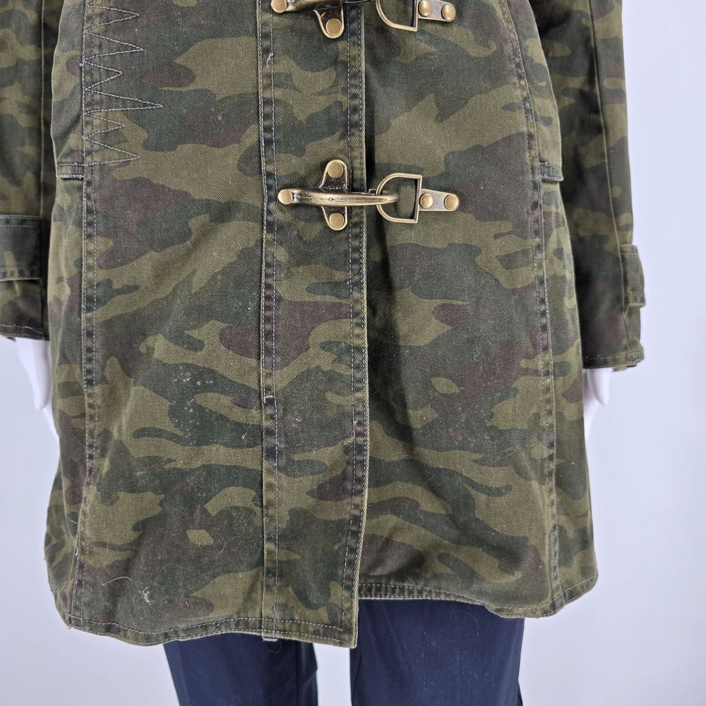 2010s BB Dakota Women's Green Camouflage Military-Style Clasp Front Coat (XS)