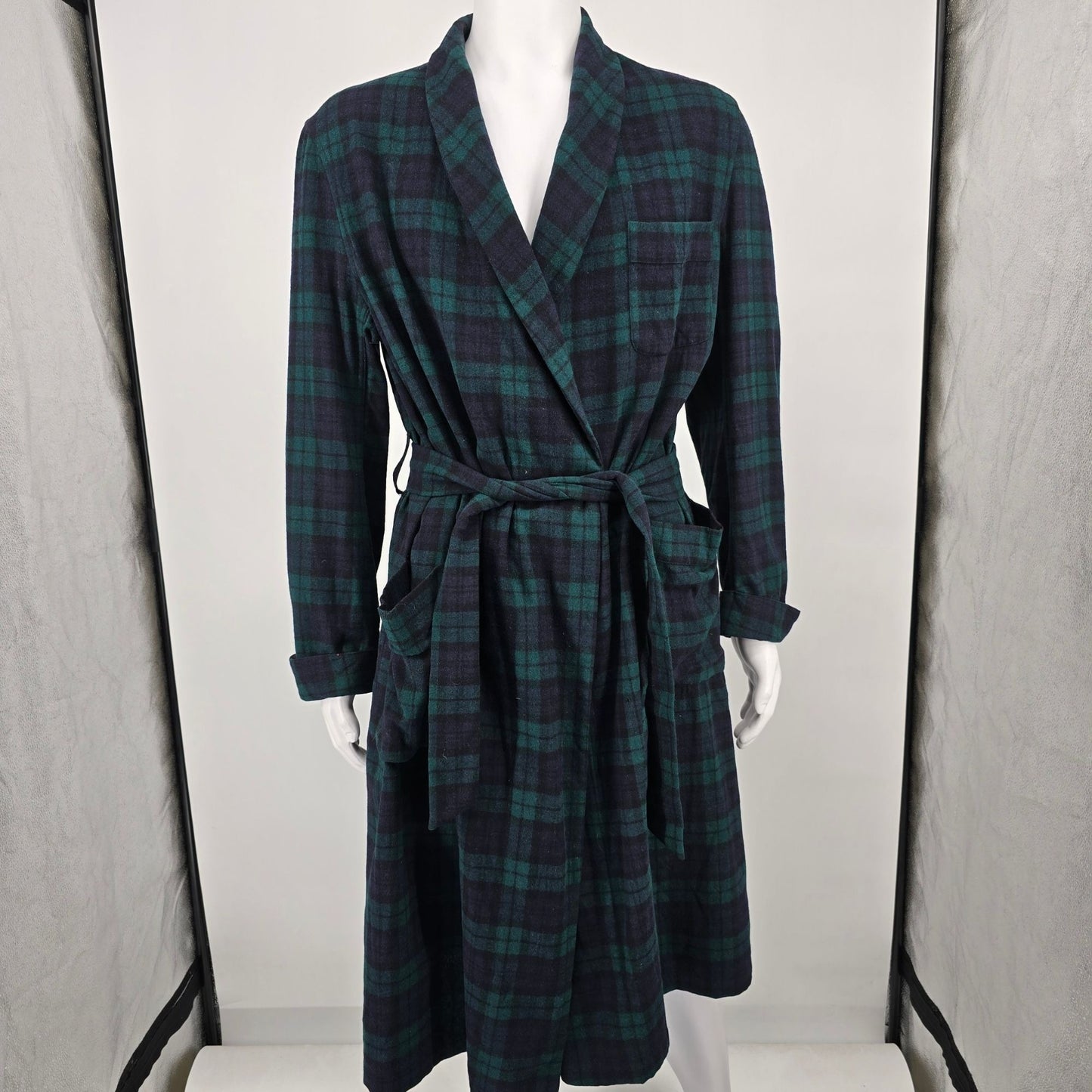 Vintage 1970s Pendleton Black Watch Tartan Virgin Wool Belted Robe (L) *Flaw