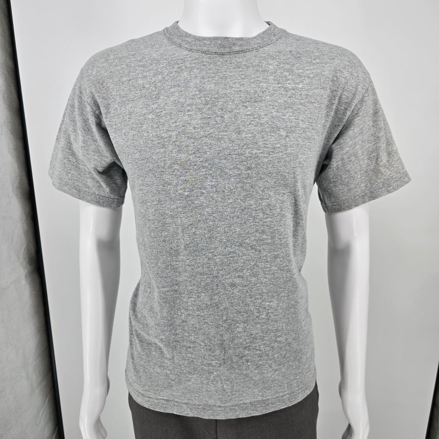 Distressed 2000s Fruit of the Loom Tagless Blank Gray Crewneck T-Shirt (M) *Fair