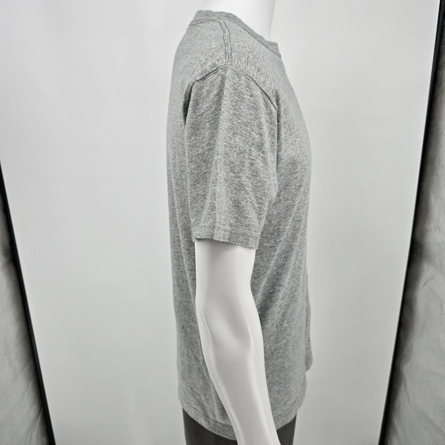 Distressed 2000s Fruit of the Loom Tagless Blank Gray Crewneck T-Shirt (M) *Fair