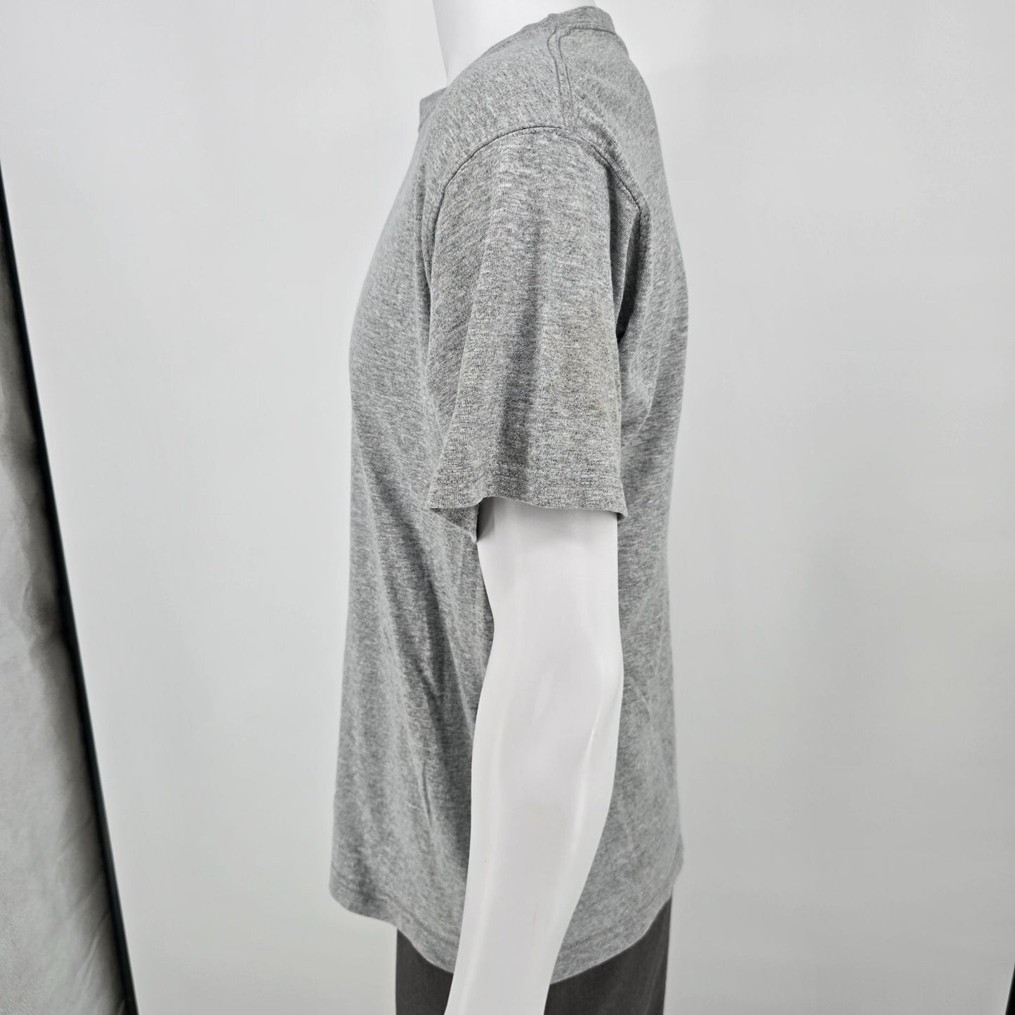 Distressed 2000s Fruit of the Loom Tagless Blank Gray Crewneck T-Shirt (M) *Fair