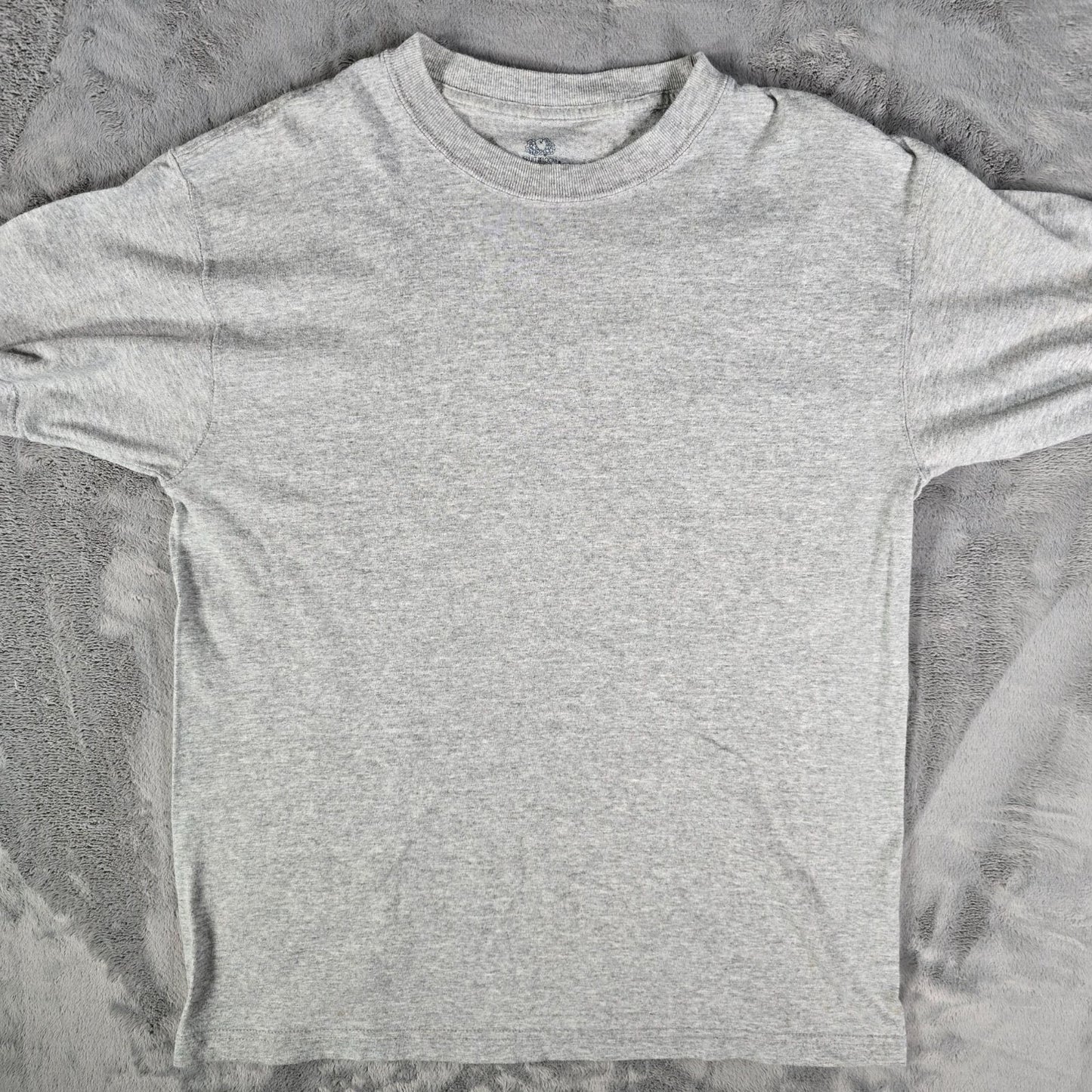 Distressed 2000s Fruit of the Loom Tagless Blank Gray Crewneck T-Shirt (M) *Fair