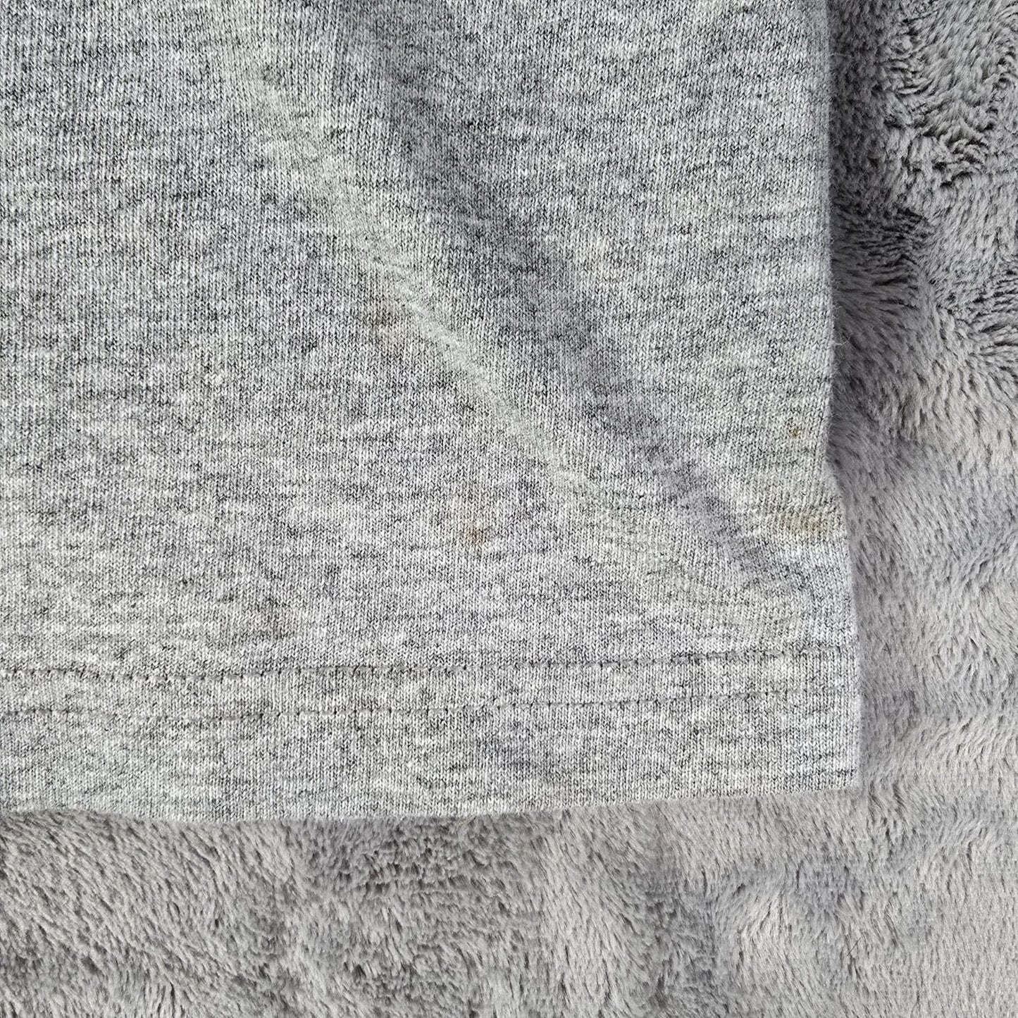 Distressed 2000s Fruit of the Loom Tagless Blank Gray Crewneck T-Shirt (M) *Fair
