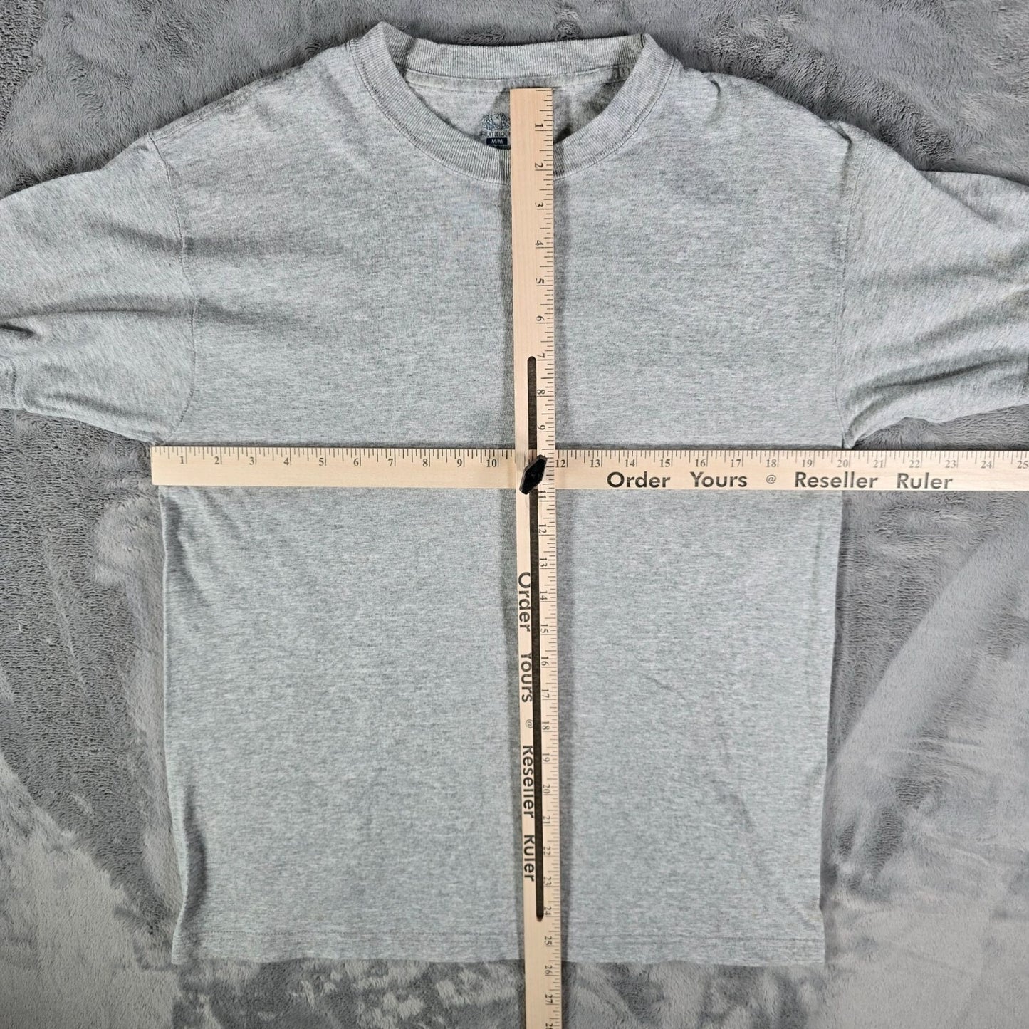 Distressed 2000s Fruit of the Loom Tagless Blank Gray Crewneck T-Shirt (M) *Fair