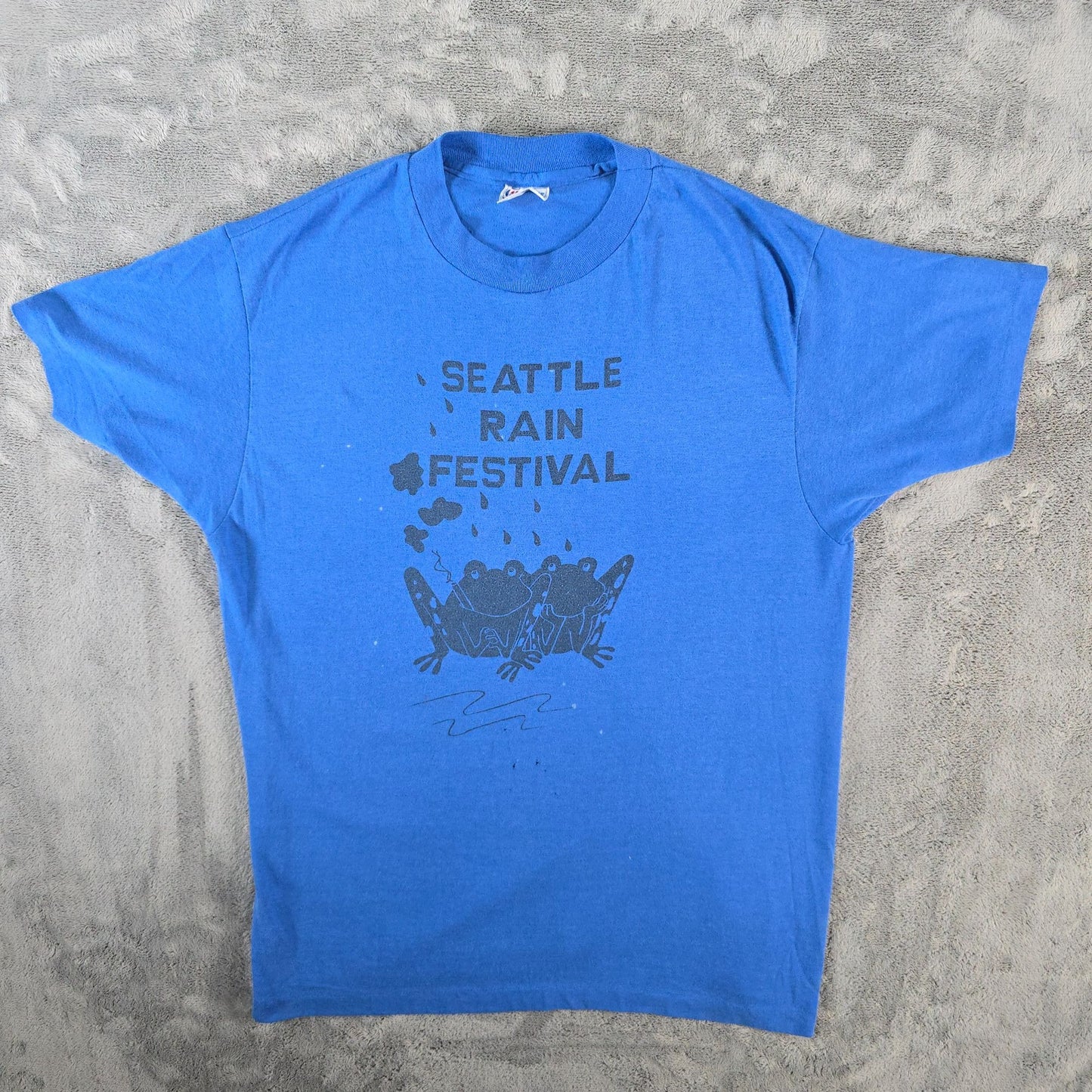 Distressed Vintage 1980s Hanes Seattle Rain Festival Frog Graphic T-Shirt (L)