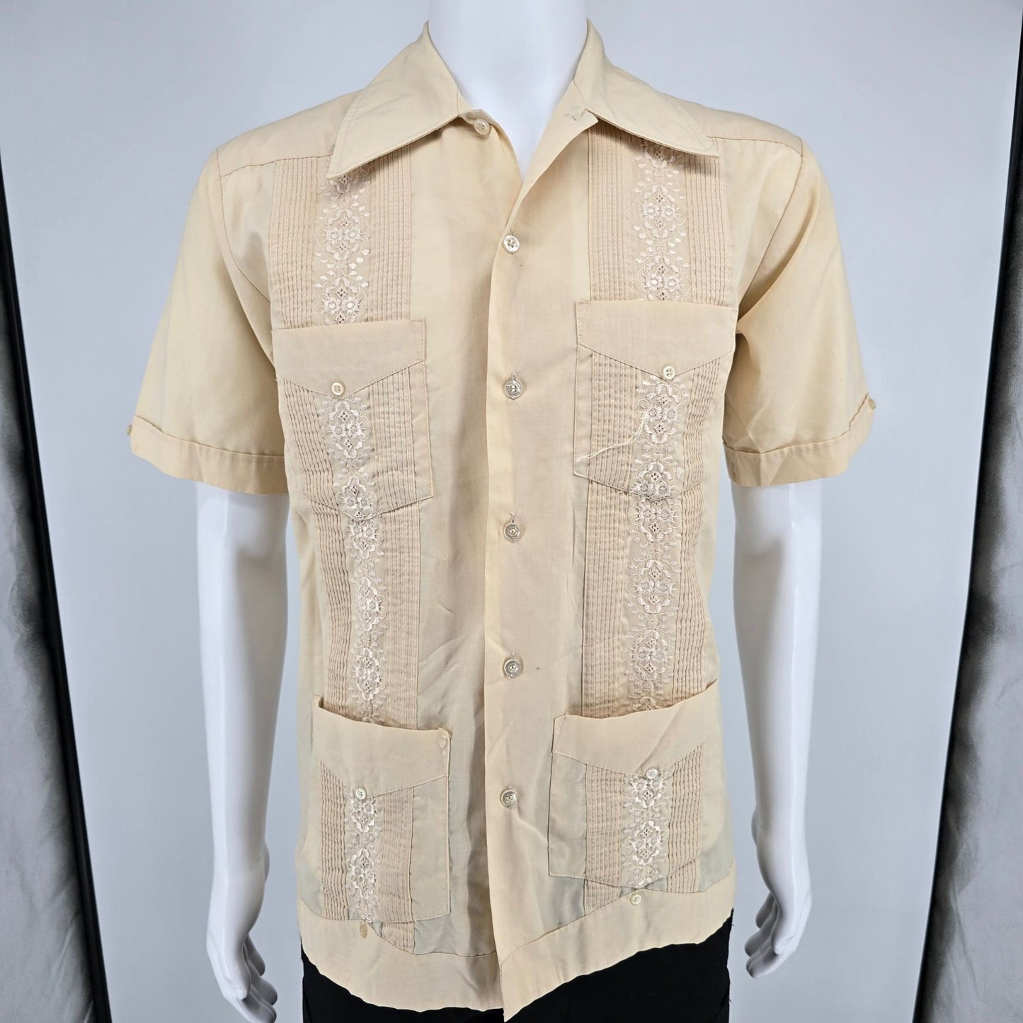 Vintage 1970s Don Romeo Light Tan Four-Pocket Embroidered Guayabera Shirt (M)