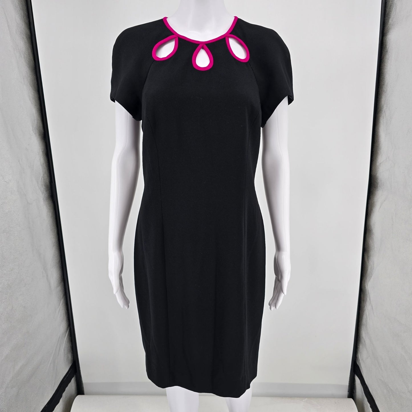 Vintage 1990s Liz Claiborne Petite Black/Pink Keyhole Trim Shift Dress (8P/M)