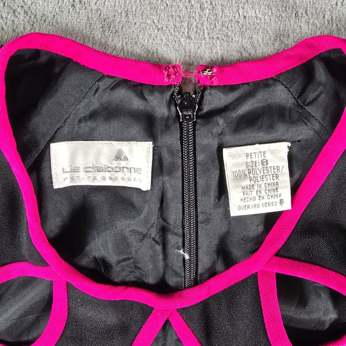 Vintage 1990s Liz Claiborne Petite Black/Pink Keyhole Trim Shift Dress (8P/M)