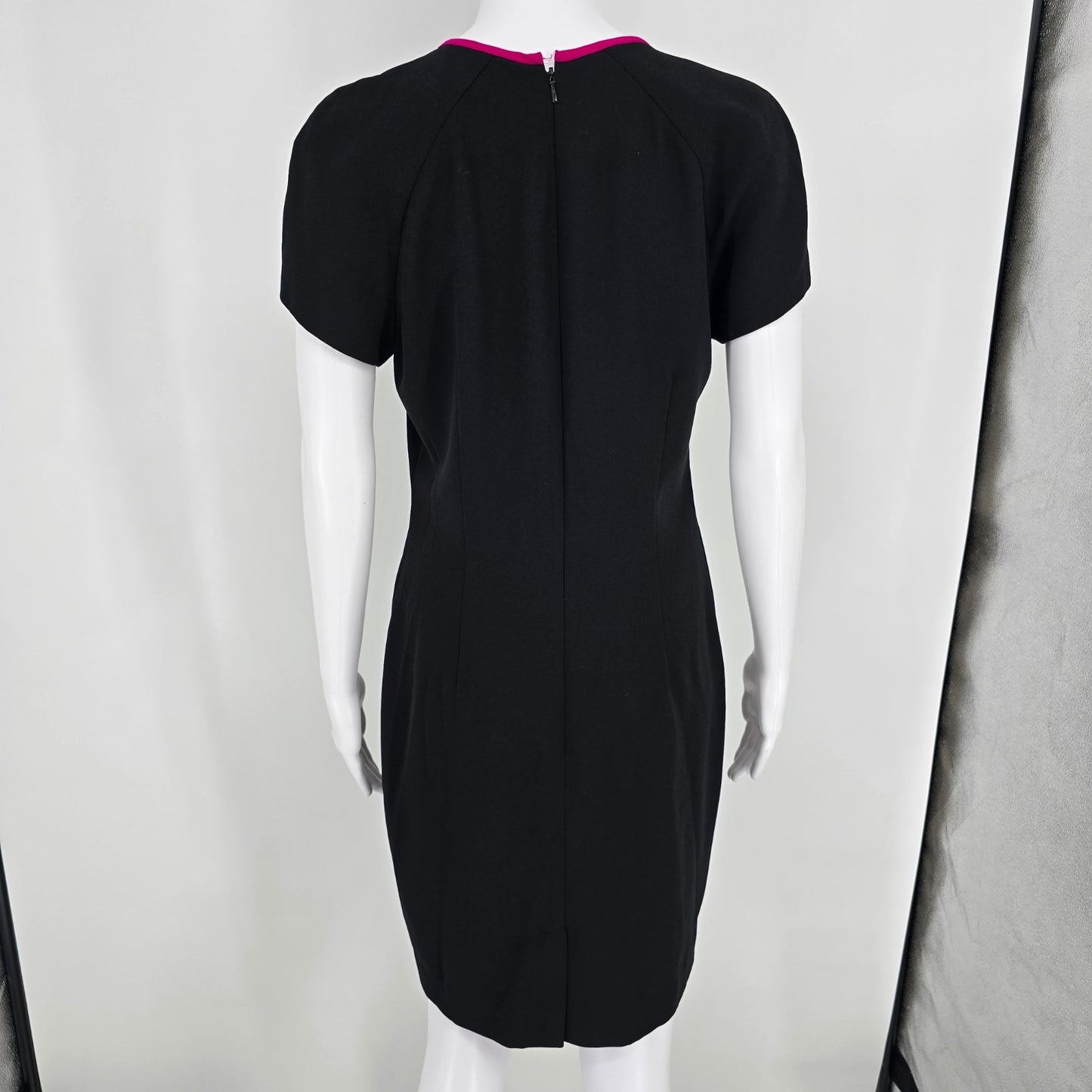 Vintage 1990s Liz Claiborne Petite Black/Pink Keyhole Trim Shift Dress (8P/M)
