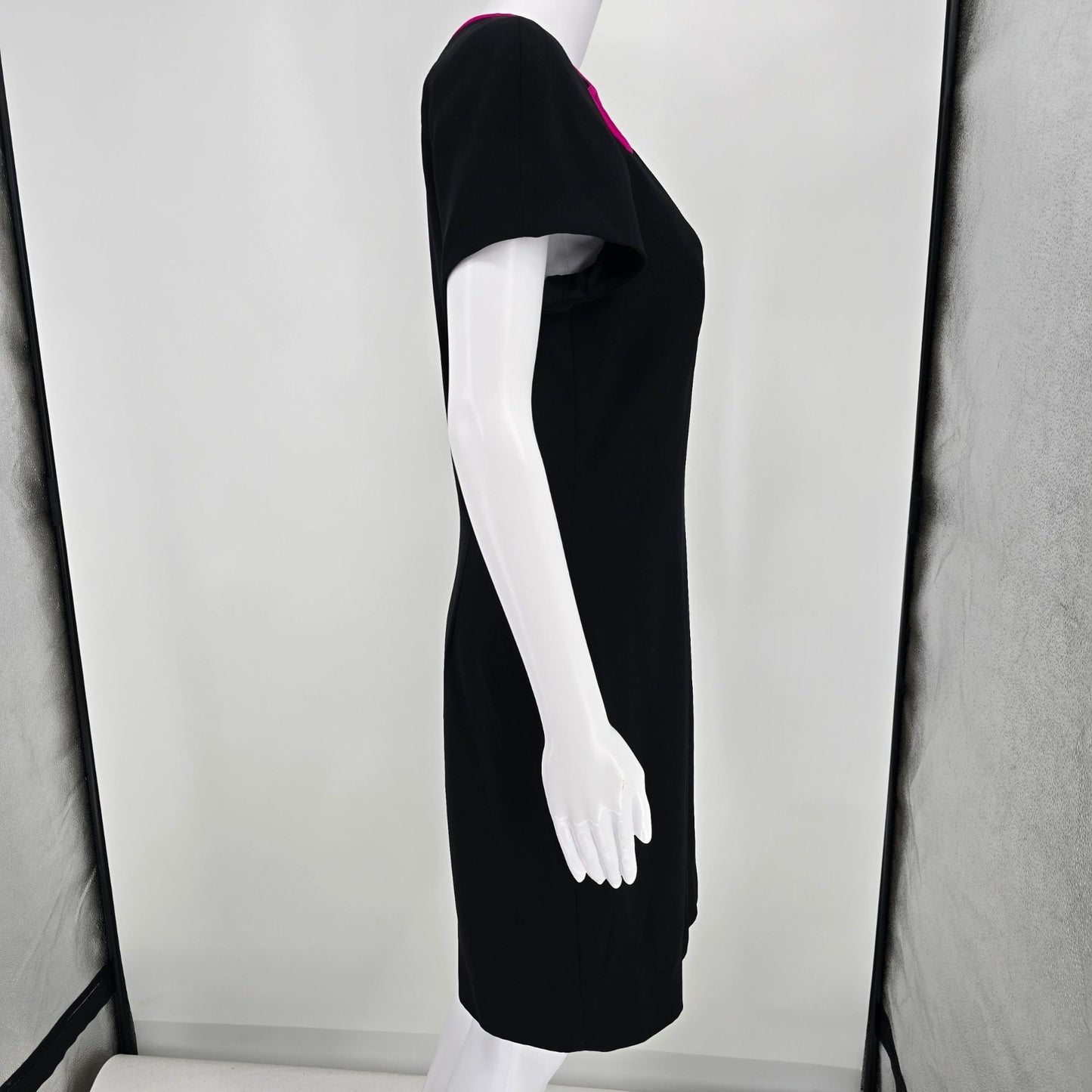 Vintage 1990s Liz Claiborne Petite Black/Pink Keyhole Trim Shift Dress (8P/M)