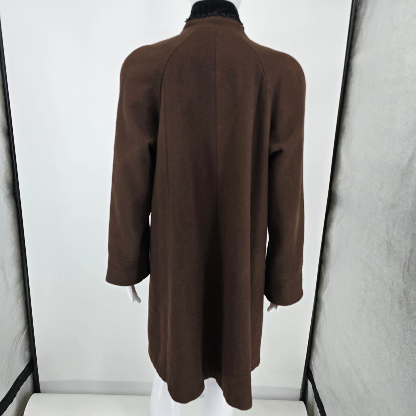 Vintage 1980s Stephanie Matthews Velvet Collar Brown Wool Coat (Size 4) *Fair