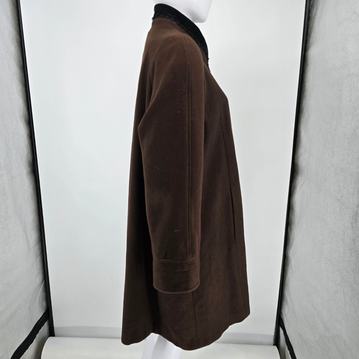 Vintage 1980s Stephanie Matthews Velvet Collar Brown Wool Coat (Size 4) *Fair