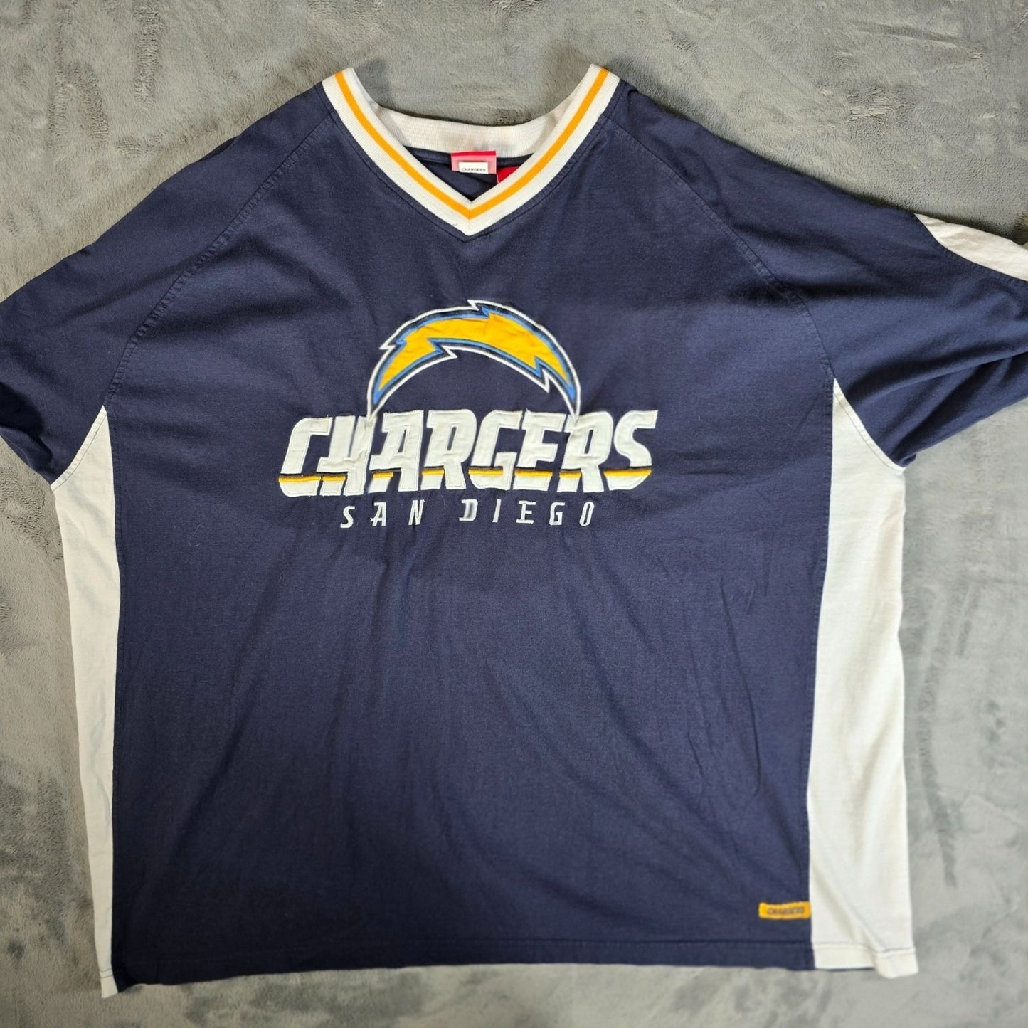 2000s San Diego Chargers NFL Embroidered Blue/White V-Neck Jersey T-Shirt (4XL)