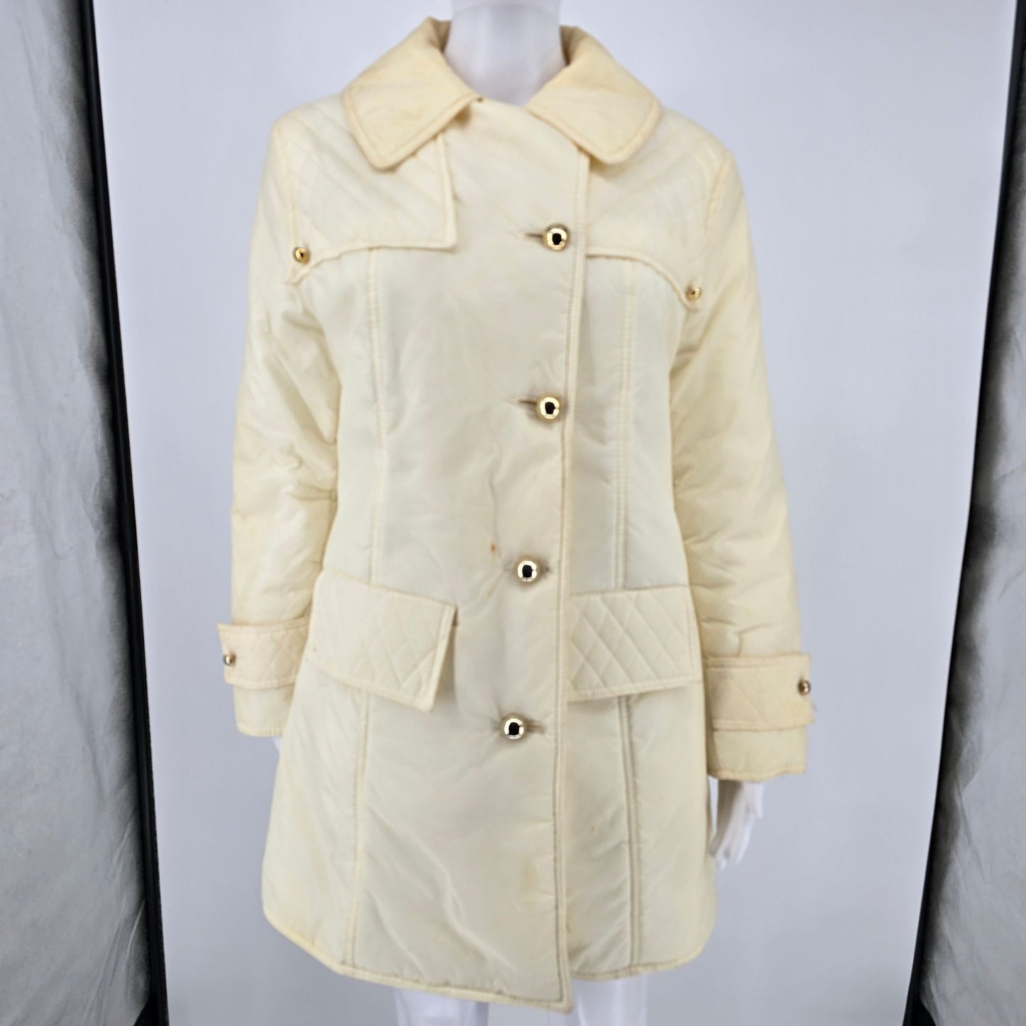 Distressed Vintage 1970s Women's Nylon Shell Insulated Après-ski Coat (M/L)